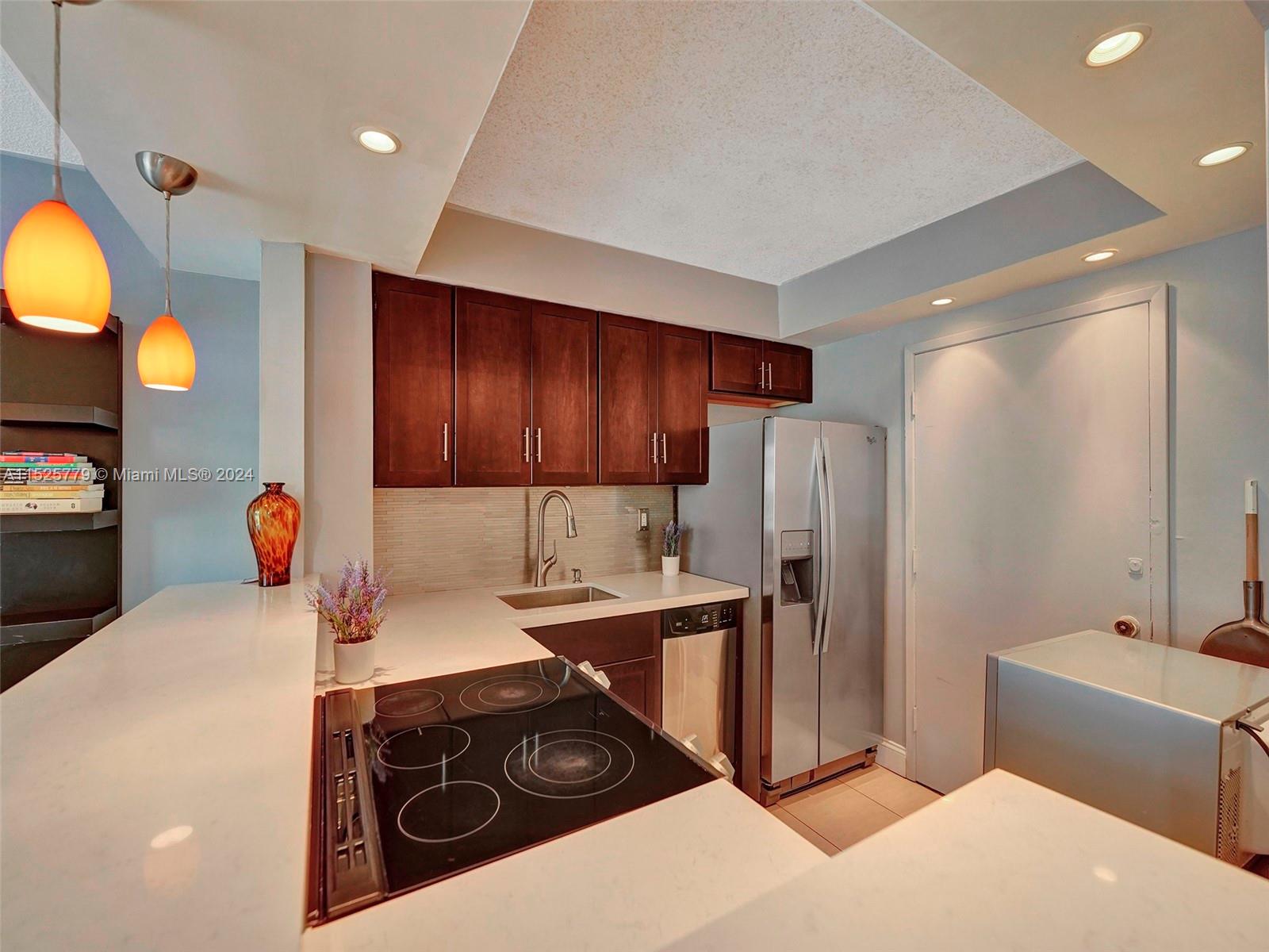 1658 Bay Rd 303, Miami Beach, Florida 33139, 1 Bedroom Bedrooms, ,1 BathroomBathrooms,Residentiallease,For Rent,1658 Bay Rd 303,A11525779