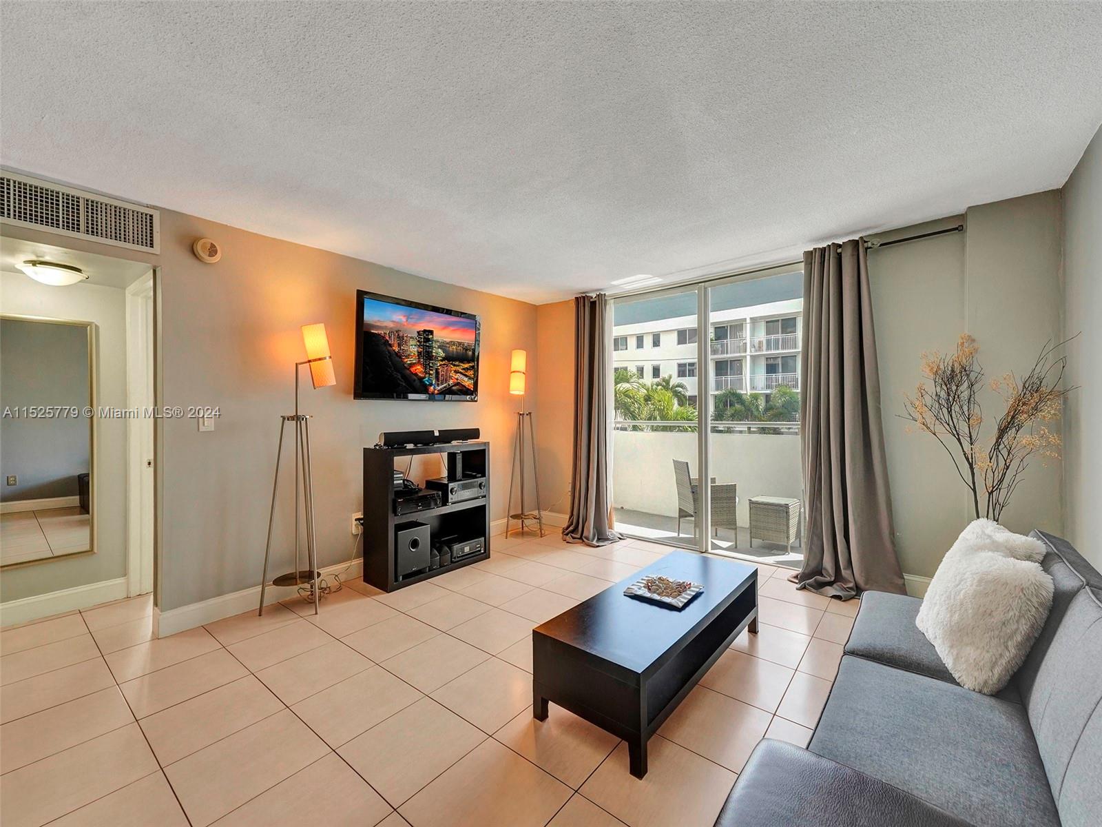 1658 Bay Rd 303, Miami Beach, Florida 33139, 1 Bedroom Bedrooms, ,1 BathroomBathrooms,Residentiallease,For Rent,1658 Bay Rd 303,A11525779