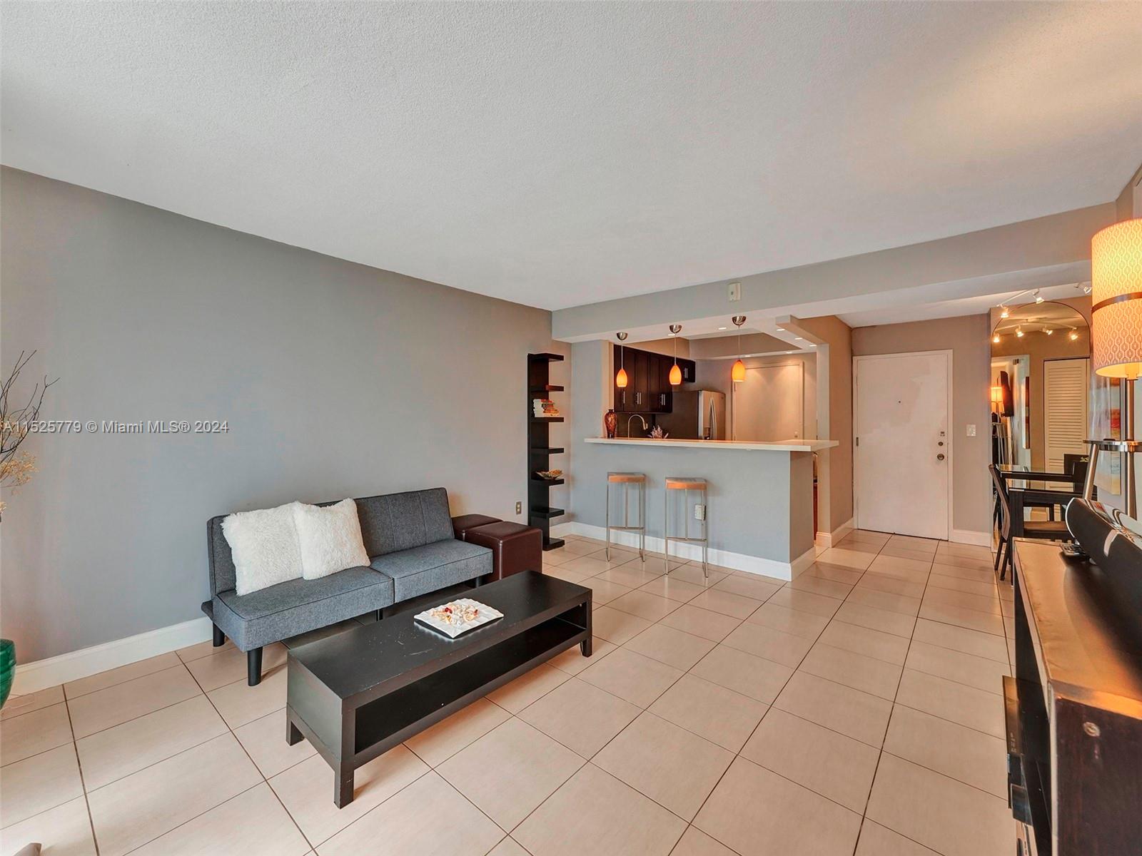 1658 Bay Rd 303, Miami Beach, Florida 33139, 1 Bedroom Bedrooms, ,1 BathroomBathrooms,Residentiallease,For Rent,1658 Bay Rd 303,A11525779