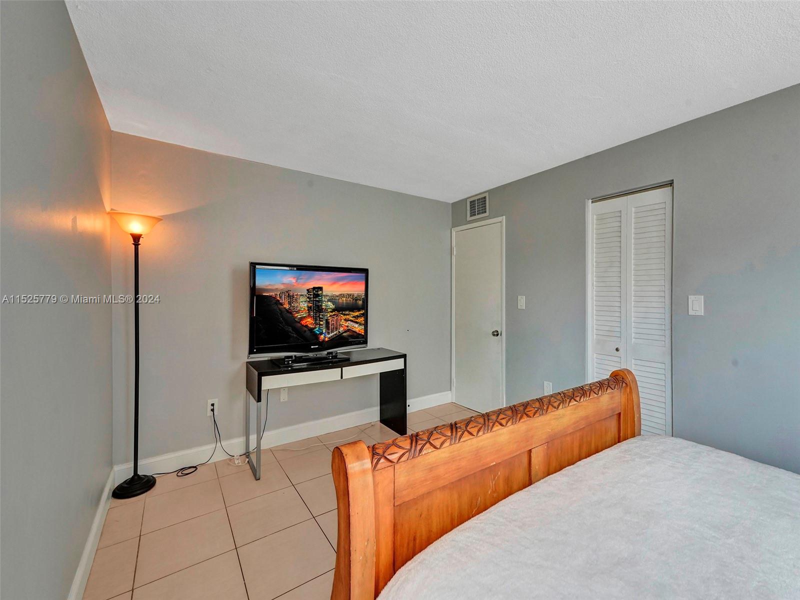 1658 Bay Rd 303, Miami Beach, Florida 33139, 1 Bedroom Bedrooms, ,1 BathroomBathrooms,Residentiallease,For Rent,1658 Bay Rd 303,A11525779