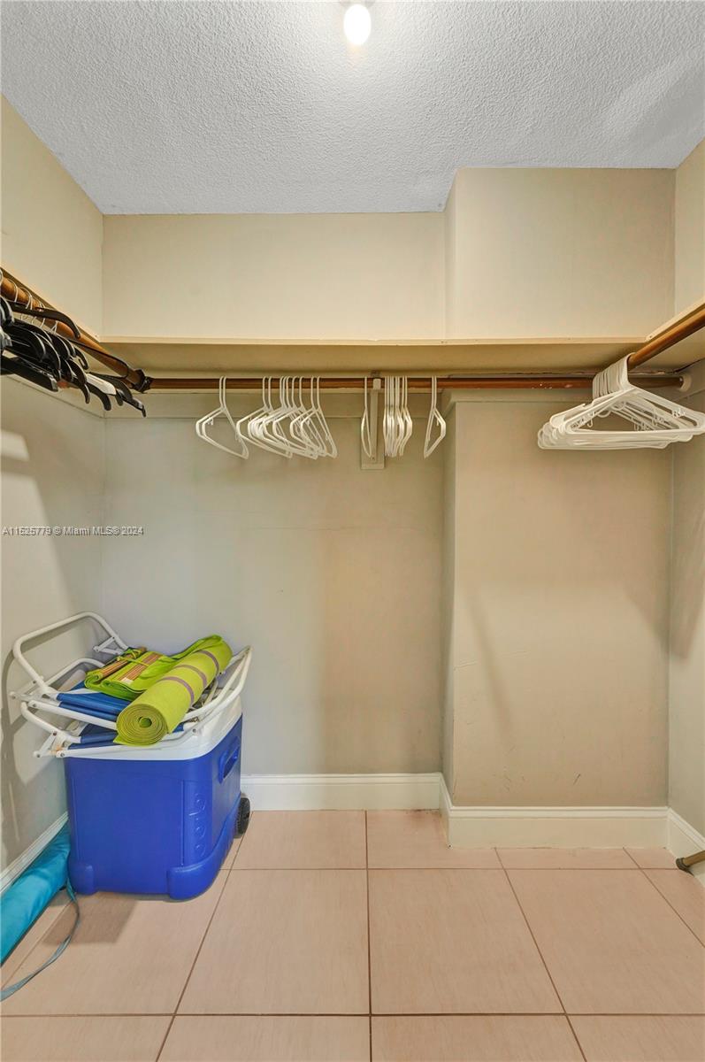 1658 Bay Rd 303, Miami Beach, Florida 33139, 1 Bedroom Bedrooms, ,1 BathroomBathrooms,Residentiallease,For Rent,1658 Bay Rd 303,A11525779