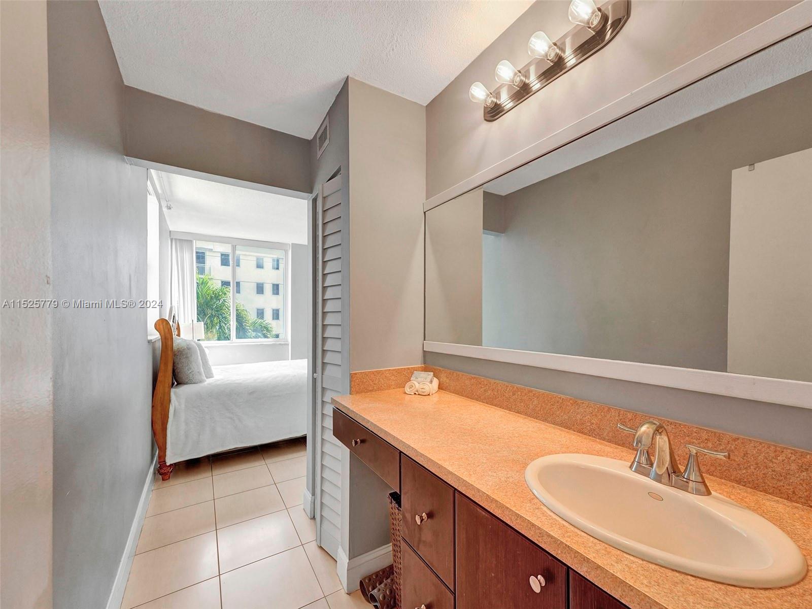 1658 Bay Rd 303, Miami Beach, Florida 33139, 1 Bedroom Bedrooms, ,1 BathroomBathrooms,Residentiallease,For Rent,1658 Bay Rd 303,A11525779