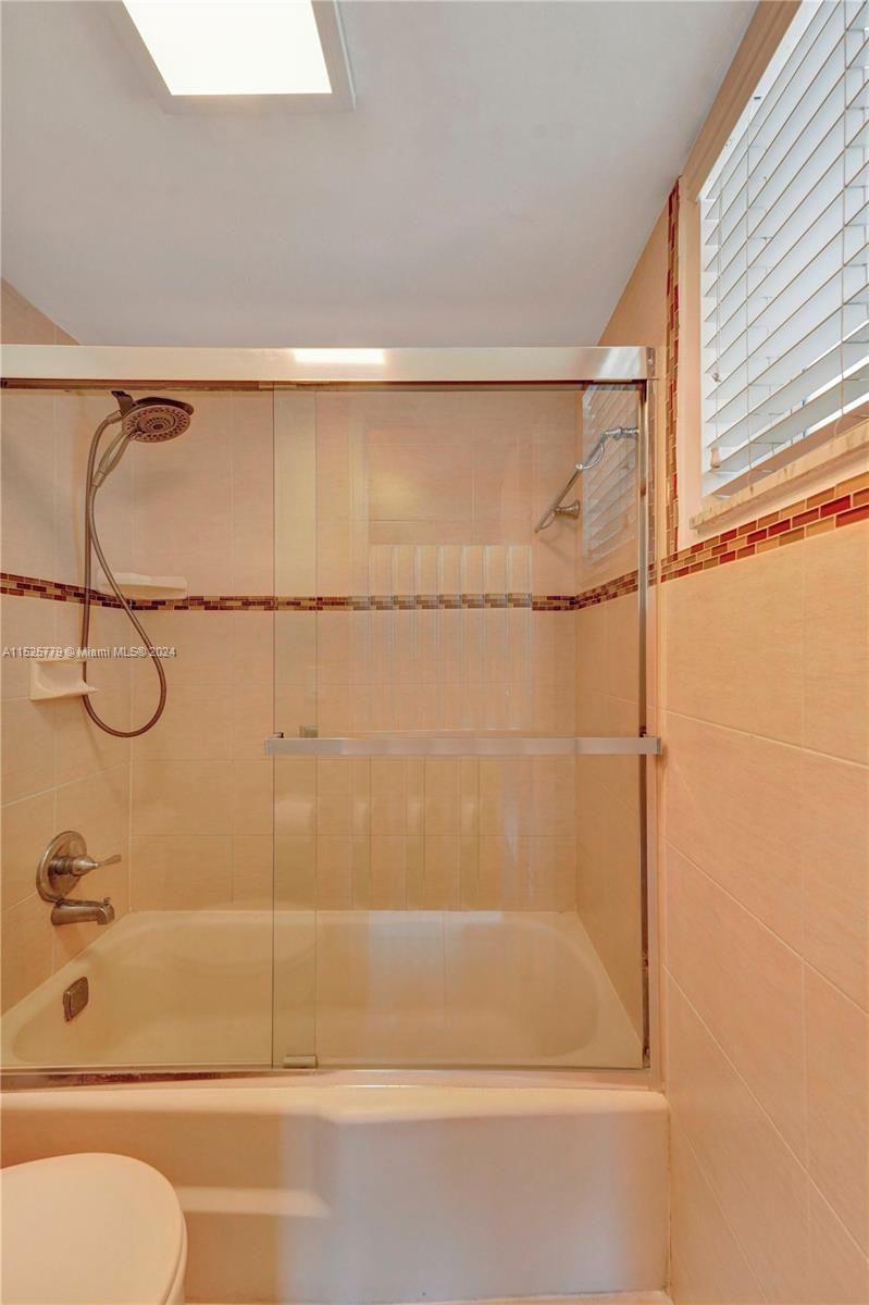 1658 Bay Rd 303, Miami Beach, Florida 33139, 1 Bedroom Bedrooms, ,1 BathroomBathrooms,Residentiallease,For Rent,1658 Bay Rd 303,A11525779