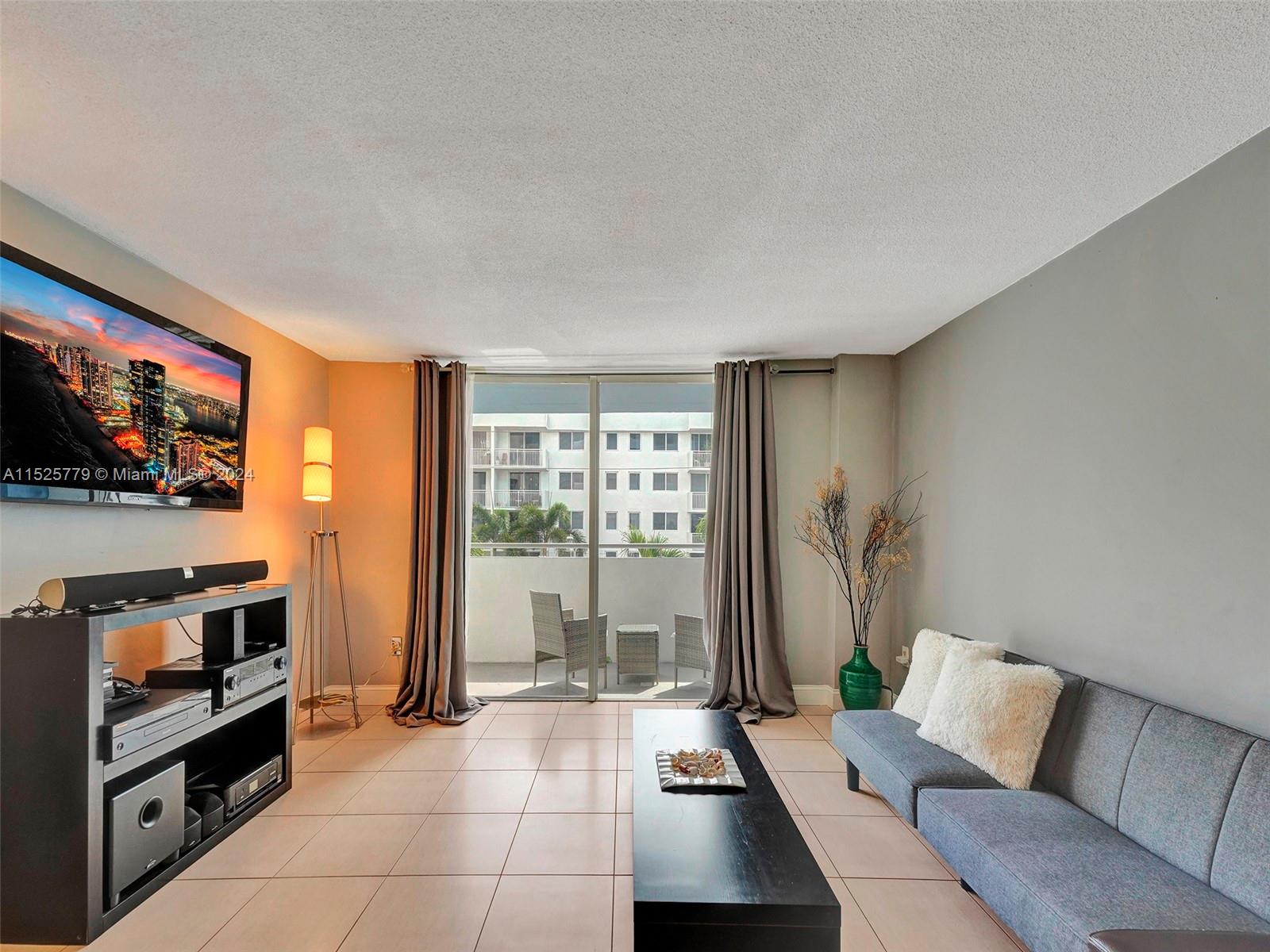 1658 Bay Rd 303, Miami Beach, Florida 33139, 1 Bedroom Bedrooms, ,1 BathroomBathrooms,Residentiallease,For Rent,1658 Bay Rd 303,A11525779