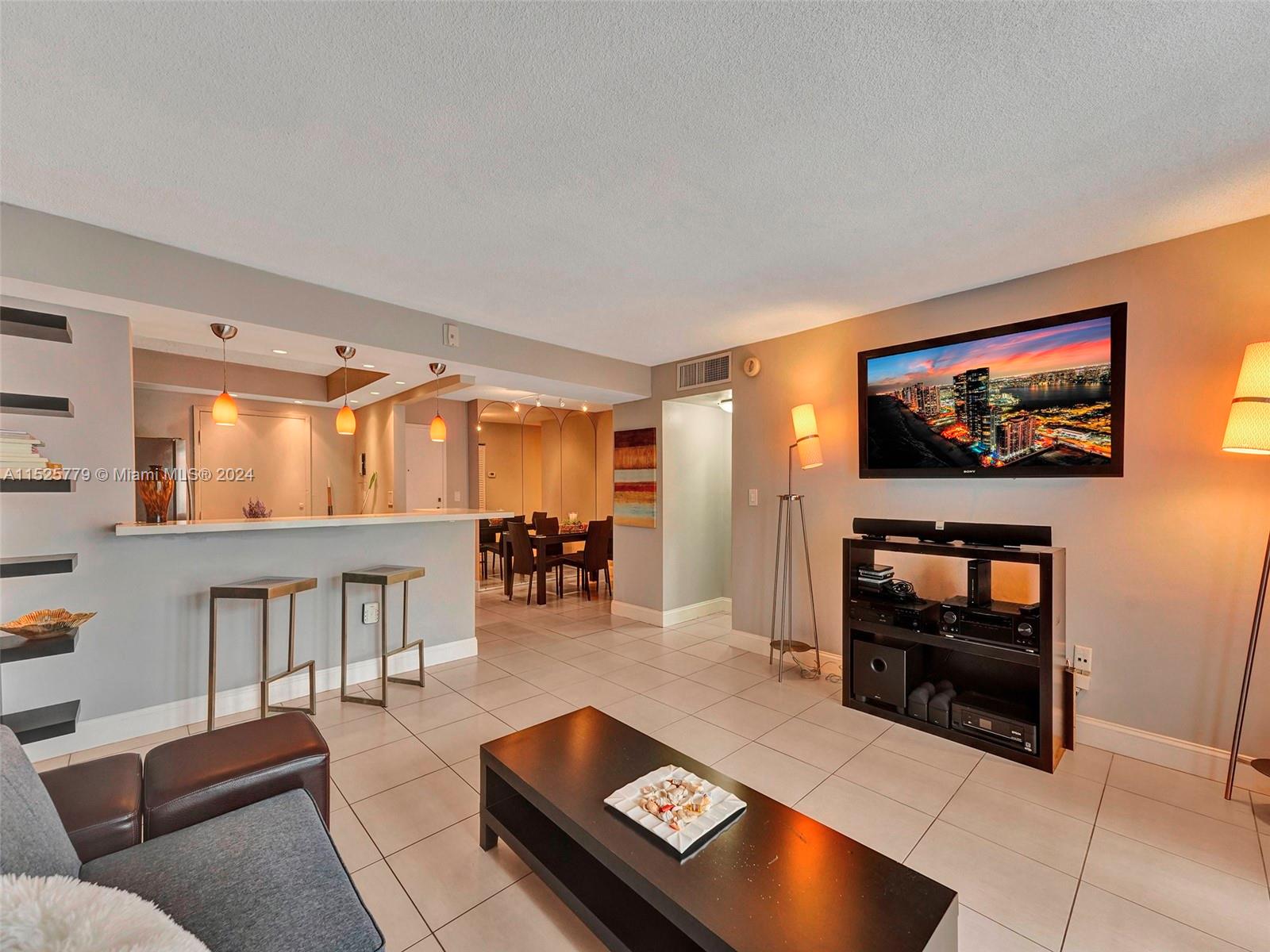 1658 Bay Rd 303, Miami Beach, Florida 33139, 1 Bedroom Bedrooms, ,1 BathroomBathrooms,Residentiallease,For Rent,1658 Bay Rd 303,A11525779