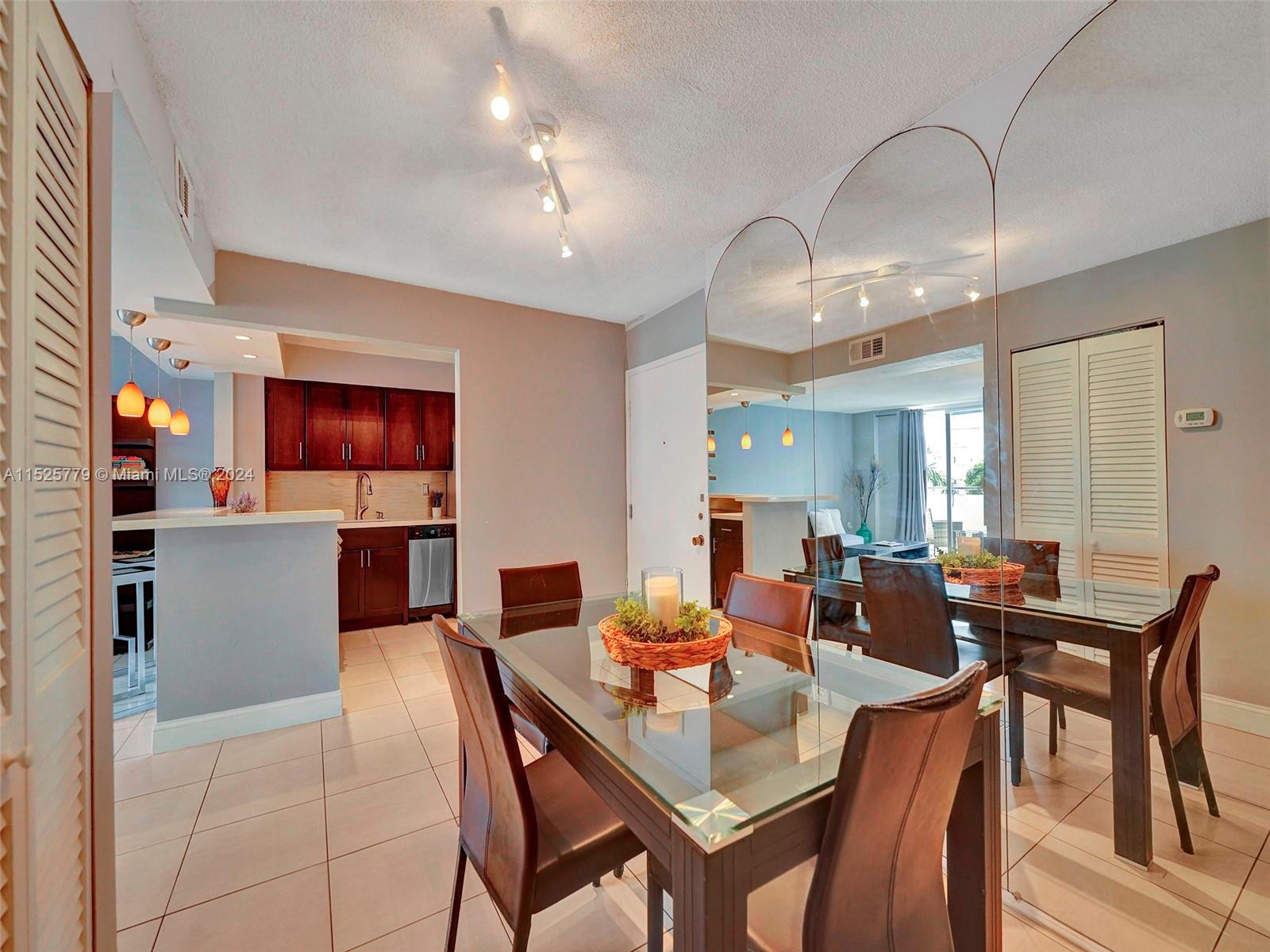 1658 Bay Rd 303, Miami Beach, Florida 33139, 1 Bedroom Bedrooms, ,1 BathroomBathrooms,Residentiallease,For Rent,1658 Bay Rd 303,A11525779