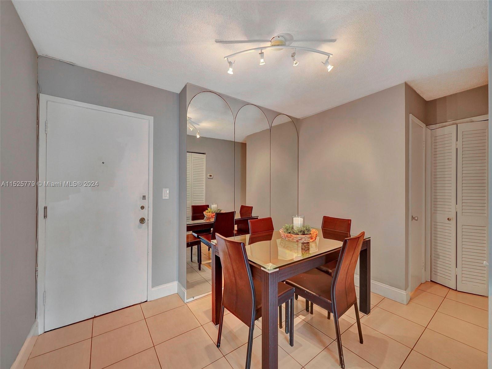 1658 Bay Rd 303, Miami Beach, Florida 33139, 1 Bedroom Bedrooms, ,1 BathroomBathrooms,Residentiallease,For Rent,1658 Bay Rd 303,A11525779