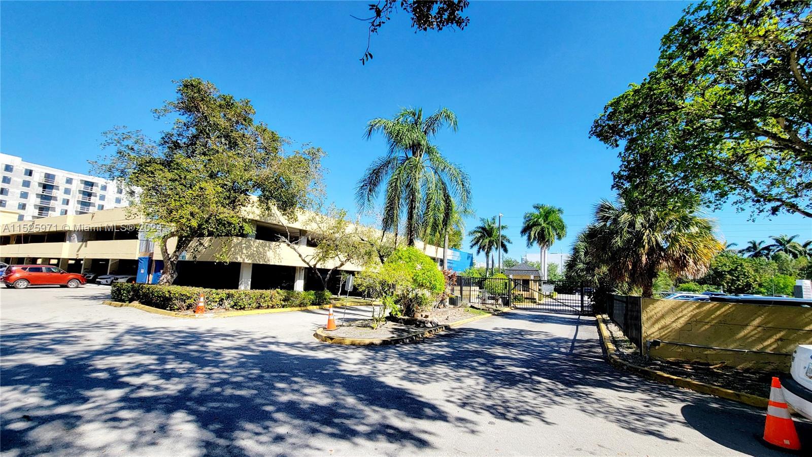 17890 W Dixie Hwy 302 Hwy 302, North Miami Beach, Florida 33160, 2 Bedrooms Bedrooms, ,2 BathroomsBathrooms,Residential,For Sale,17890 W Dixie Hwy 302 Hwy 302,A11525971