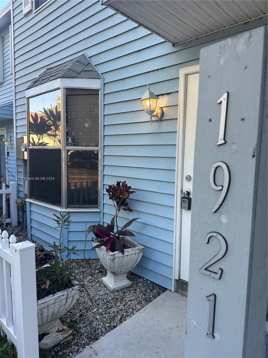 1921 NE 15th Ave 1921, Fort Lauderdale, Florida 33305, 2 Bedrooms Bedrooms, ,2 BathroomsBathrooms,Residentiallease,For Rent,1921 NE 15th Ave 1921,A11525783