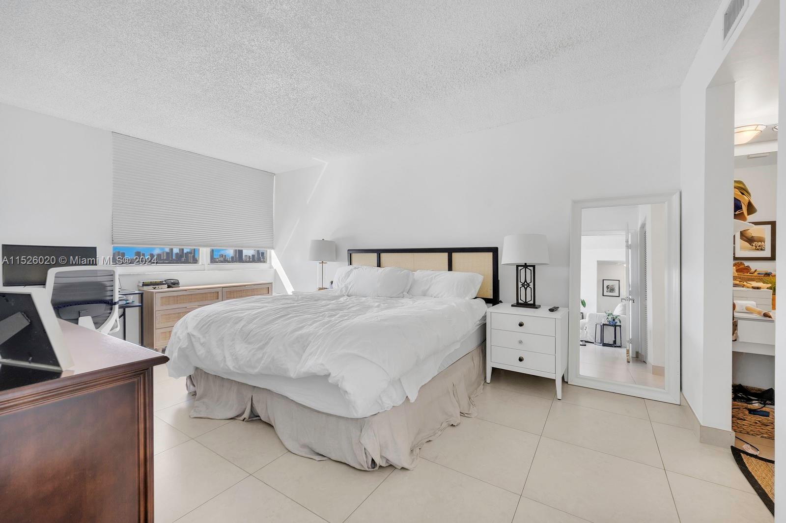 650 West Ave 1709, Miami Beach, Florida 33139, 2 Bedrooms Bedrooms, ,2 BathroomsBathrooms,Residential,For Sale,650 West Ave 1709,A11526020