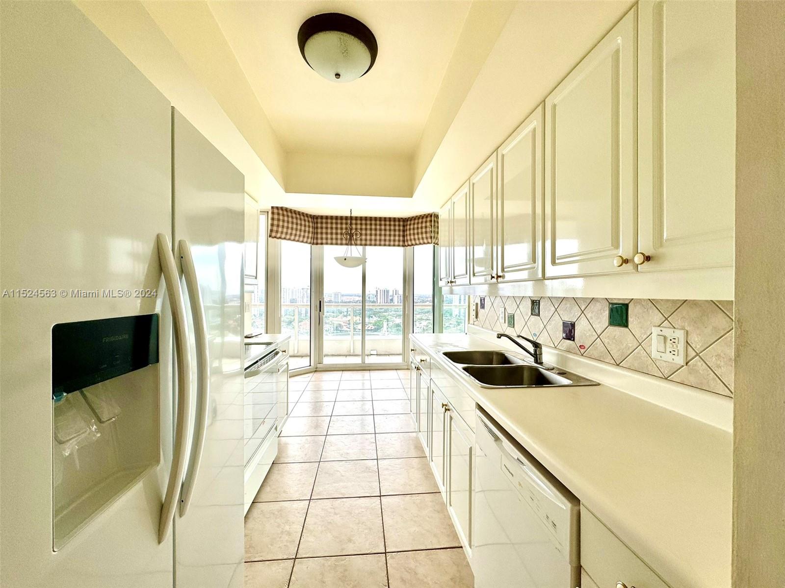 21205 Yacht Club Dr 2207, Aventura, Florida 33180, 2 Bedrooms Bedrooms, ,2 BathroomsBathrooms,Residentiallease,For Rent,21205 Yacht Club Dr 2207,A11524563