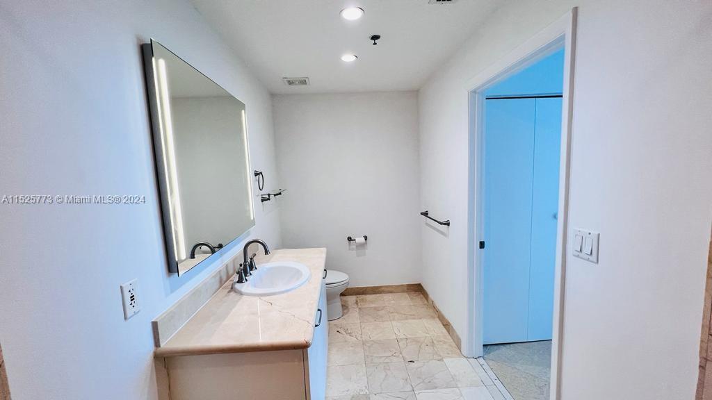 6515 Collins Ave 805, Miami Beach, Florida 33141, 1 Bedroom Bedrooms, ,1 BathroomBathrooms,Residentiallease,For Rent,6515 Collins Ave 805,A11525773