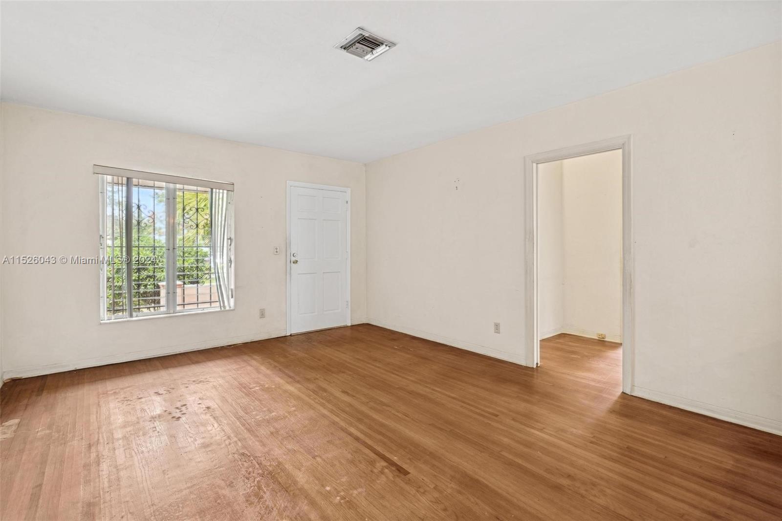 Listing Photo 12