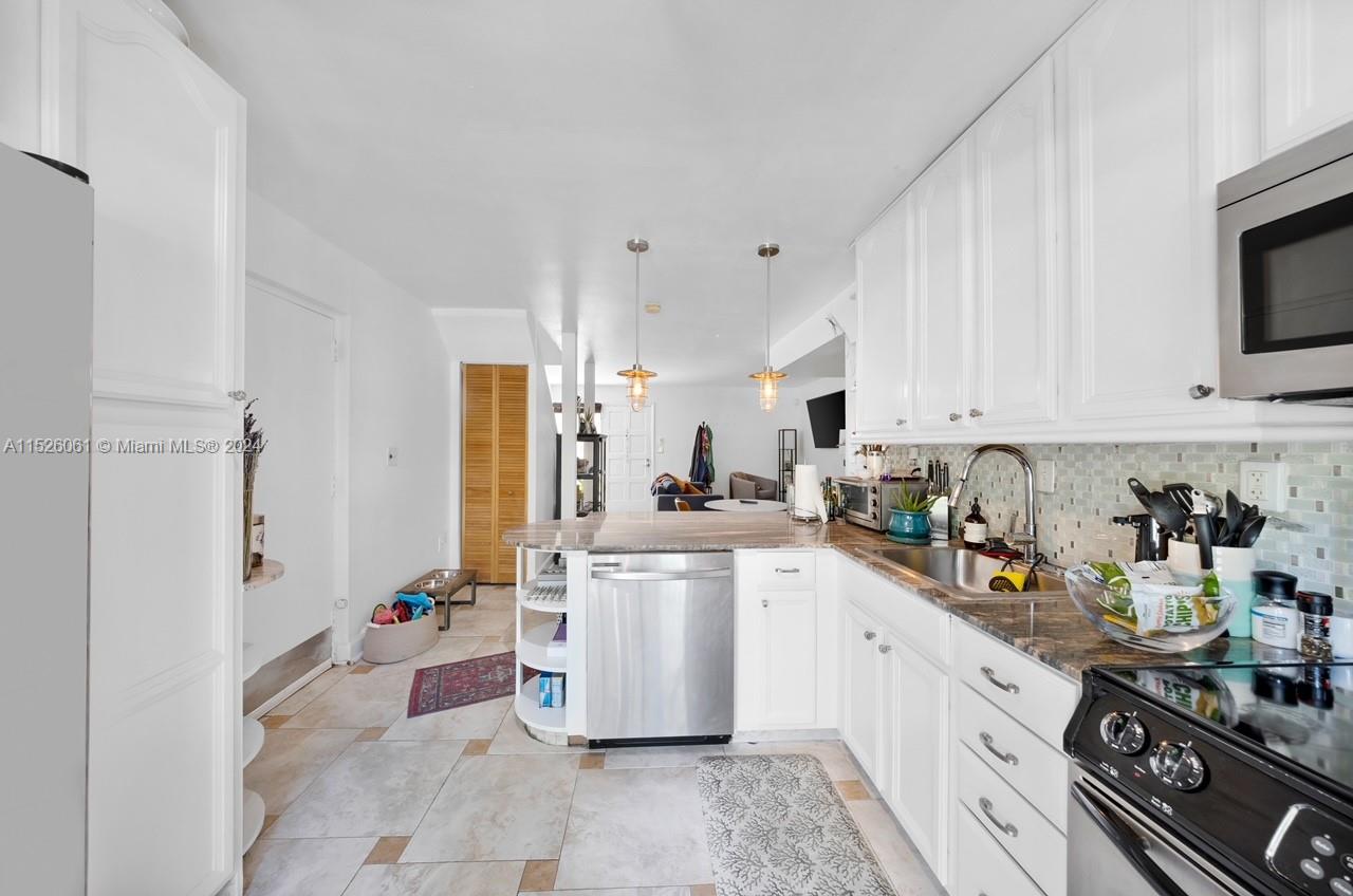 8821 NE 4th Ave Rd, Miami Shores, Florida 33138, 2 Bedrooms Bedrooms, 1 Room Rooms,1 BathroomBathrooms,Residential,For Sale,8821 NE 4th Ave Rd,A11526061