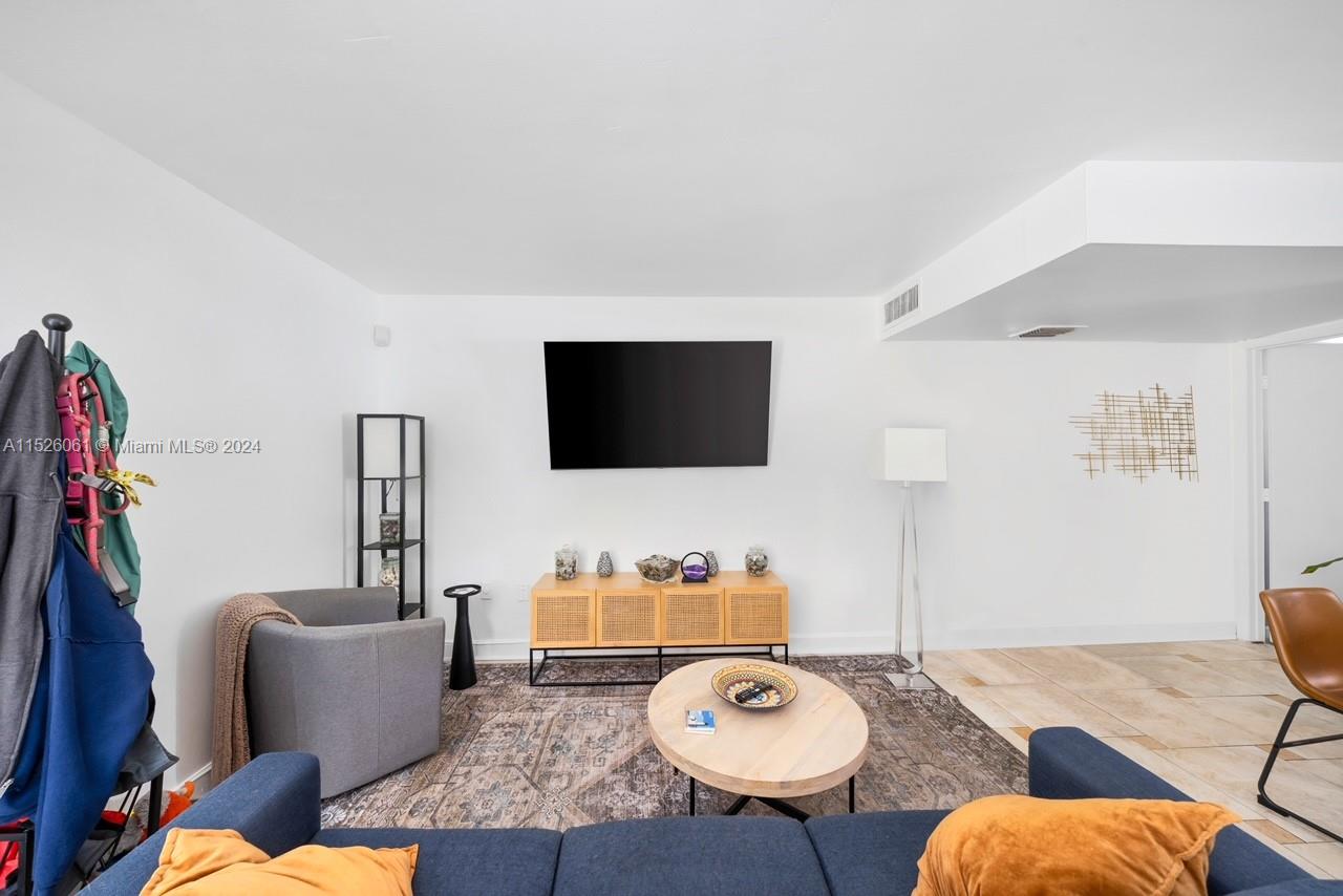 8821 NE 4th Ave Rd, Miami Shores, Florida 33138, 2 Bedrooms Bedrooms, 1 Room Rooms,1 BathroomBathrooms,Residential,For Sale,8821 NE 4th Ave Rd,A11526061