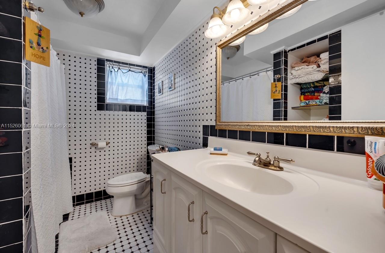 8821 NE 4th Ave Rd, Miami Shores, Florida 33138, 2 Bedrooms Bedrooms, 1 Room Rooms,1 BathroomBathrooms,Residential,For Sale,8821 NE 4th Ave Rd,A11526061