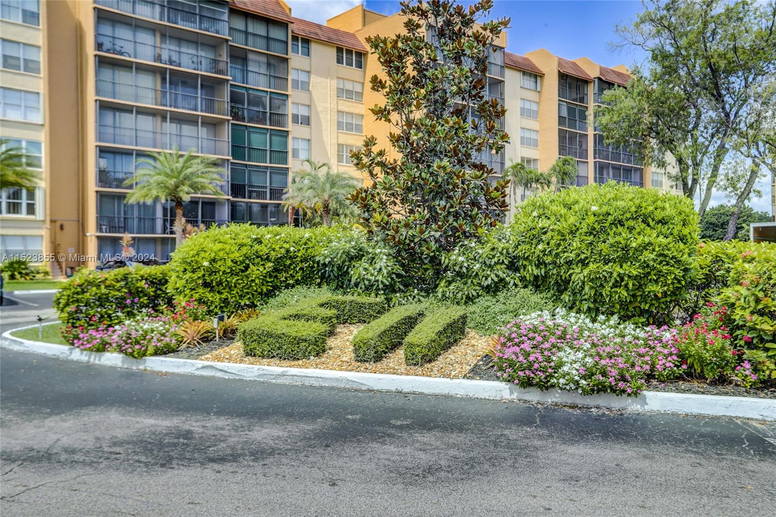 3671 Environ Blvd 666, Lauderhill, Florida 33319, 2 Bedrooms Bedrooms, ,2 BathroomsBathrooms,Residentiallease,For Rent,3671 Environ Blvd 666,A11523855