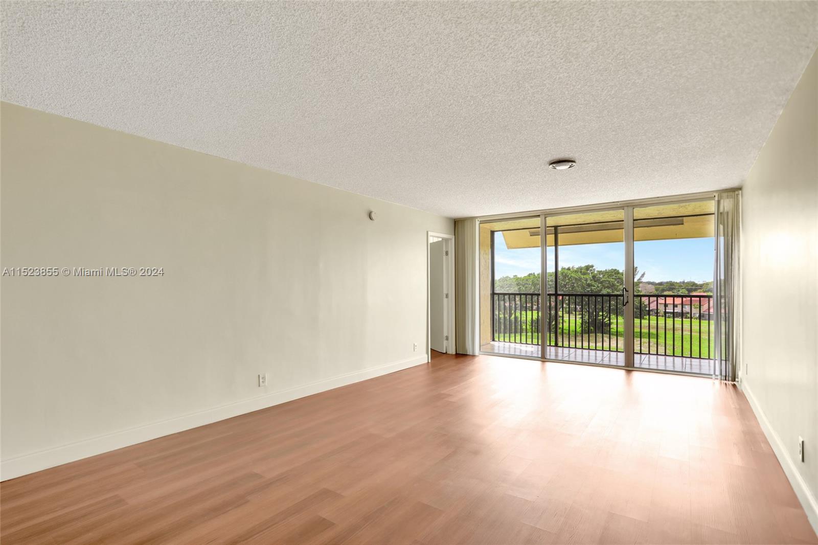 3671 Environ Blvd 666, Lauderhill, Florida 33319, 2 Bedrooms Bedrooms, ,2 BathroomsBathrooms,Residentiallease,For Rent,3671 Environ Blvd 666,A11523855