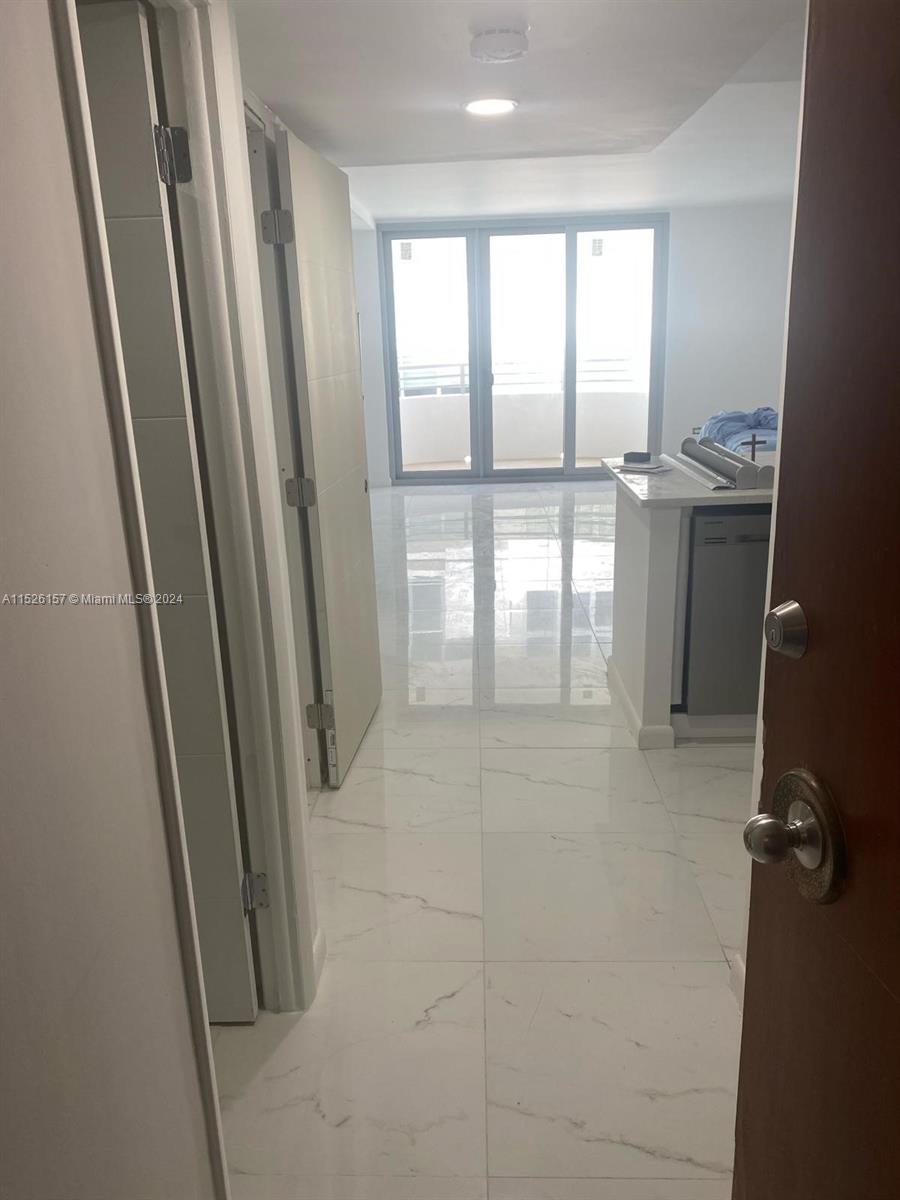 5555 Collins Ave 14C, Miami Beach, Florida 33140, 1 Bedroom Bedrooms, ,1 BathroomBathrooms,Residentiallease,For Rent,5555 Collins Ave 14C,A11526157