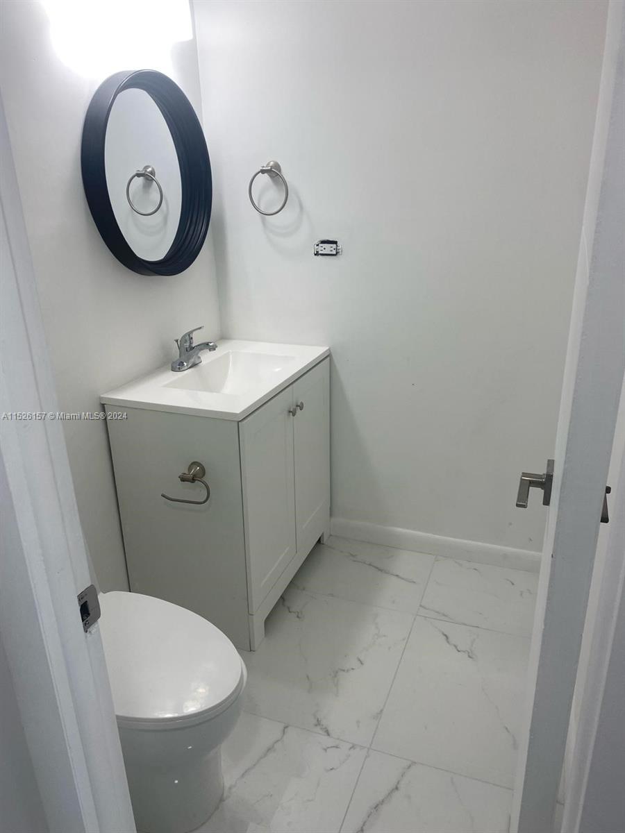 5555 Collins Ave 14C, Miami Beach, Florida 33140, 1 Bedroom Bedrooms, ,1 BathroomBathrooms,Residentiallease,For Rent,5555 Collins Ave 14C,A11526157