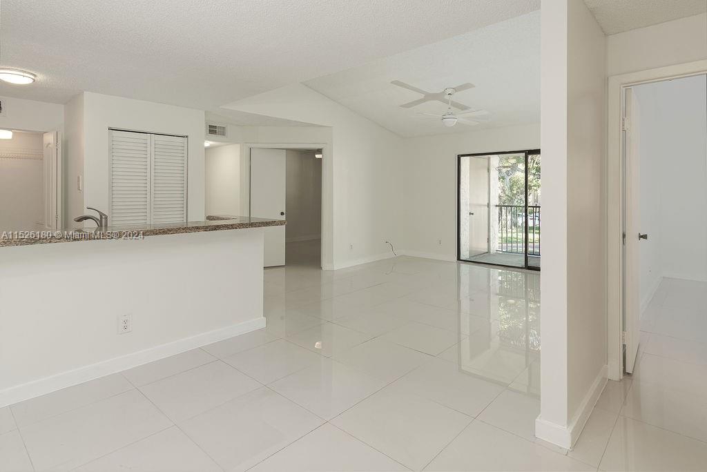 640 S Park Rd 21-4, Hollywood, Florida 33021, 3 Bedrooms Bedrooms, ,2 BathroomsBathrooms,Residentiallease,For Rent,640 S Park Rd 21-4,A11526180