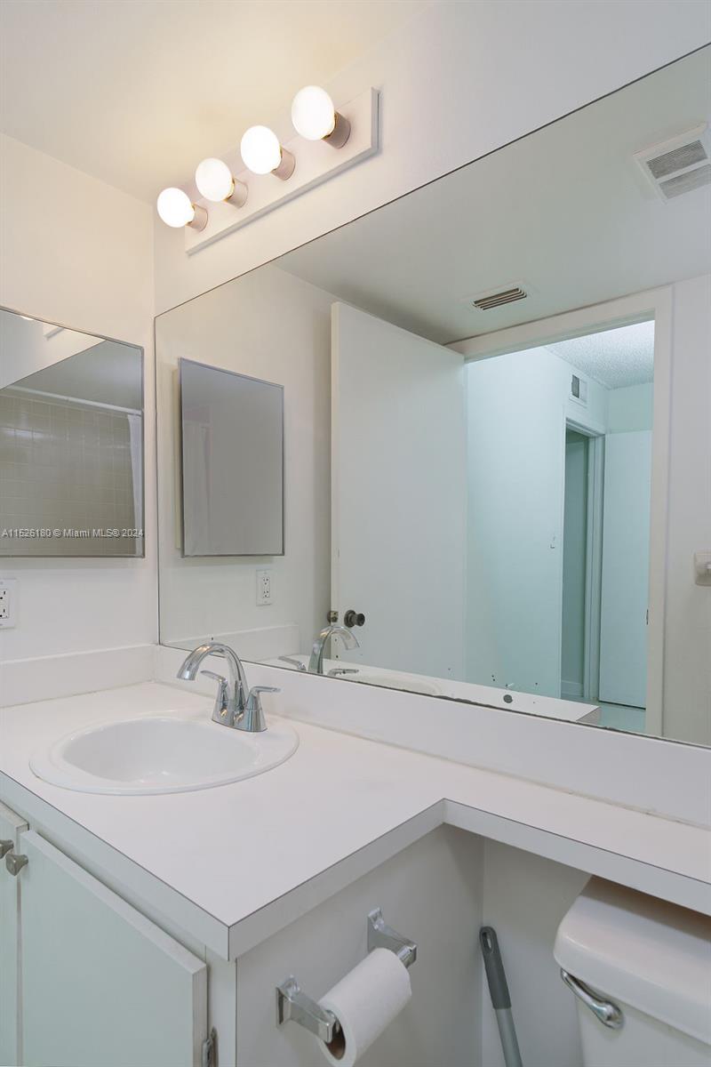 640 S Park Rd 21-4, Hollywood, Florida 33021, 3 Bedrooms Bedrooms, ,2 BathroomsBathrooms,Residentiallease,For Rent,640 S Park Rd 21-4,A11526180