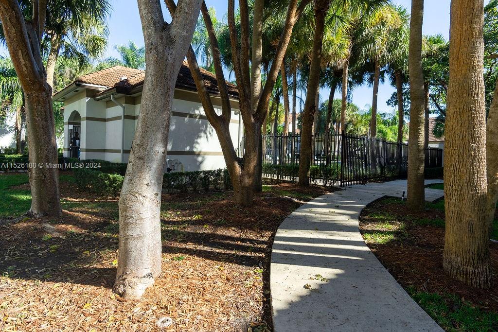 640 S Park Rd 21-4, Hollywood, Florida 33021, 3 Bedrooms Bedrooms, ,2 BathroomsBathrooms,Residentiallease,For Rent,640 S Park Rd 21-4,A11526180