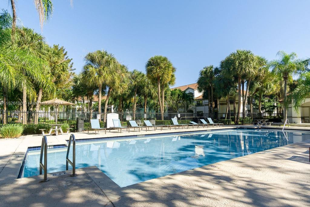 640 S Park Rd 21-4, Hollywood, Florida 33021, 3 Bedrooms Bedrooms, ,2 BathroomsBathrooms,Residentiallease,For Rent,640 S Park Rd 21-4,A11526180