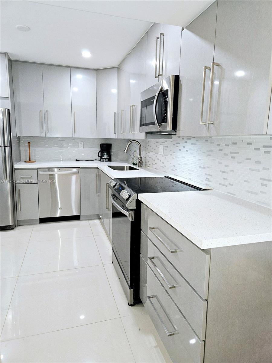 1833 S Ocean Dr 1403, Hallandale Beach, Florida 33009, 2 Bedrooms Bedrooms, ,2 BathroomsBathrooms,Residential,For Sale,1833 S Ocean Dr 1403,A11526204