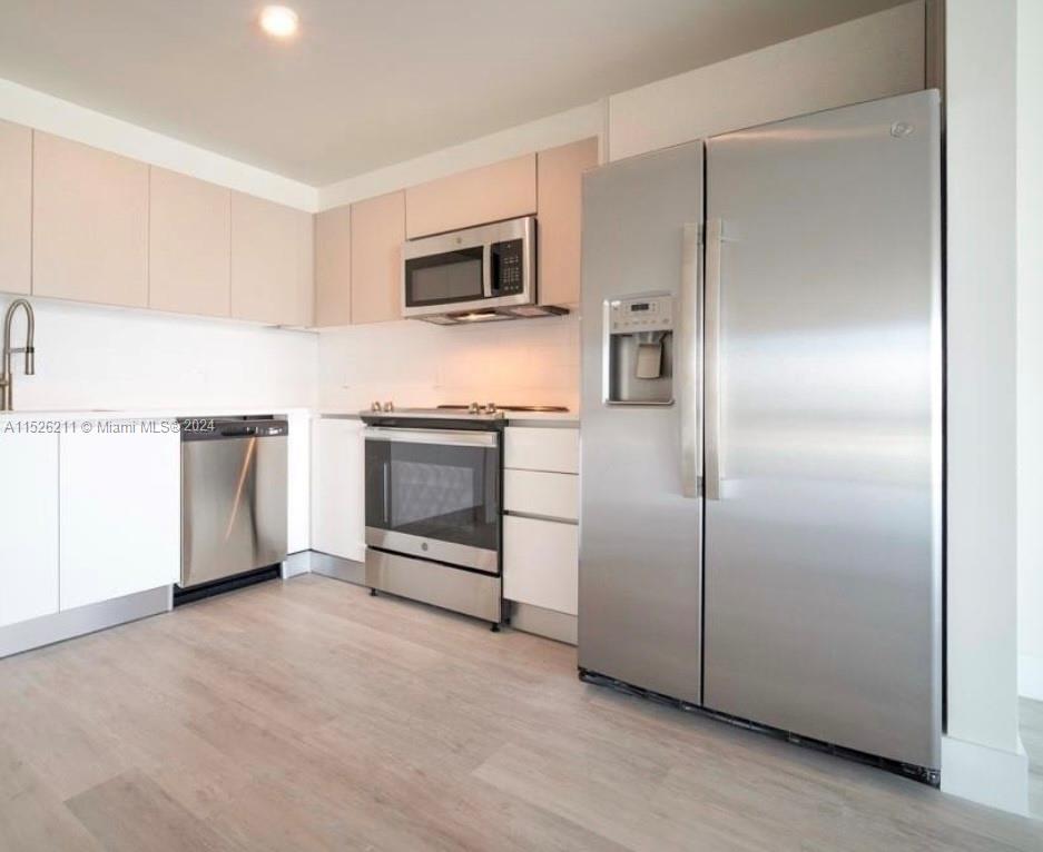 Miami, FL, 33180 United States, ,1 BathroomBathrooms,Residential,For Sale,A11526211