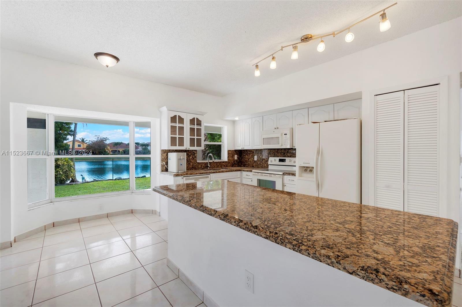 16064 SW 83rd Ter, Miami, Florida 33193, 4 Bedrooms Bedrooms, ,3 BathroomsBathrooms,Residential,For Sale,16064 SW 83rd Ter,A11523667