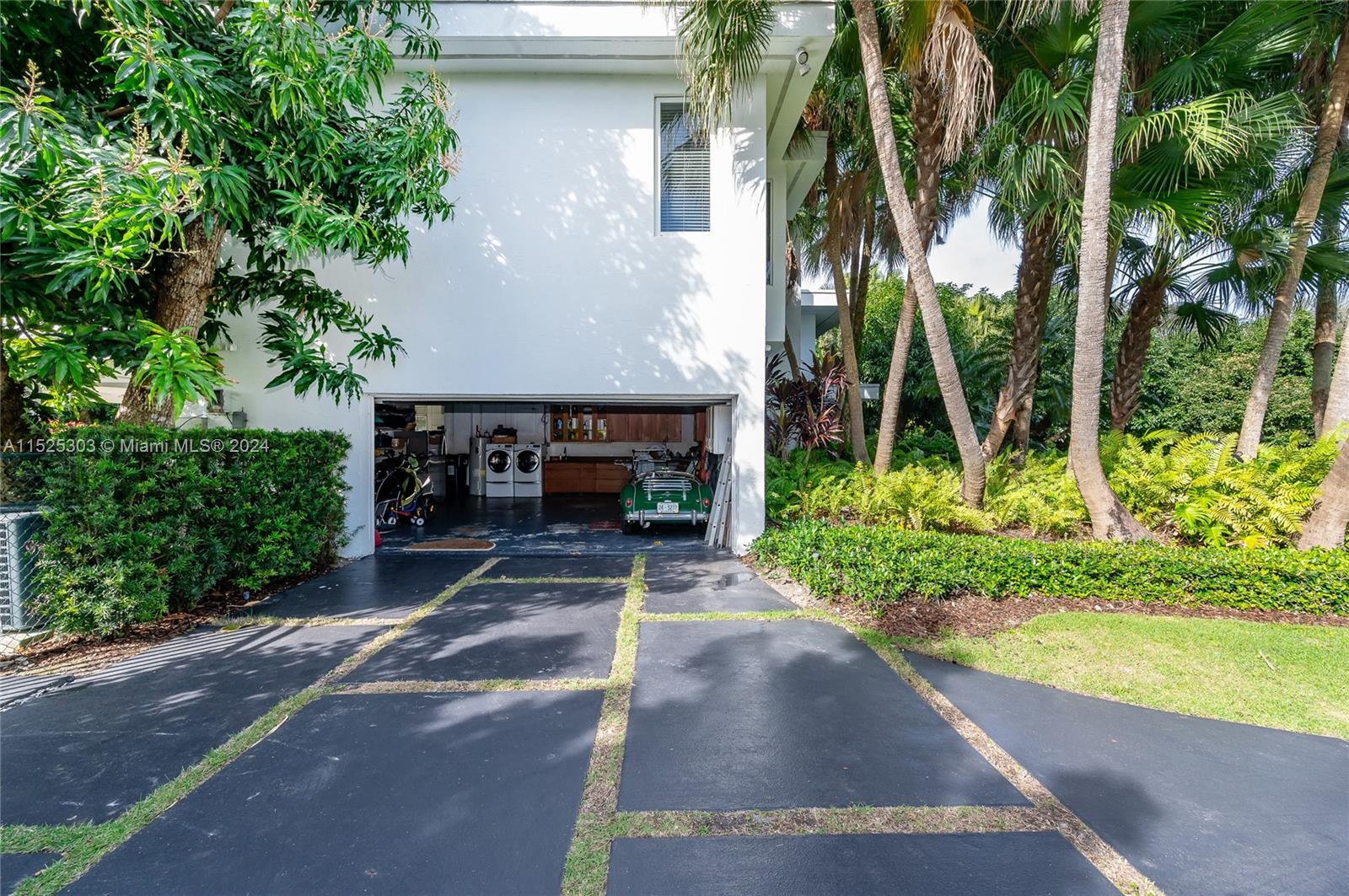 6320 132nd St, Pinecrest, FL, 33156 United States, 6 Bedrooms Bedrooms, ,5 BathroomsBathrooms,Residential,For Sale,132nd St,A11525303