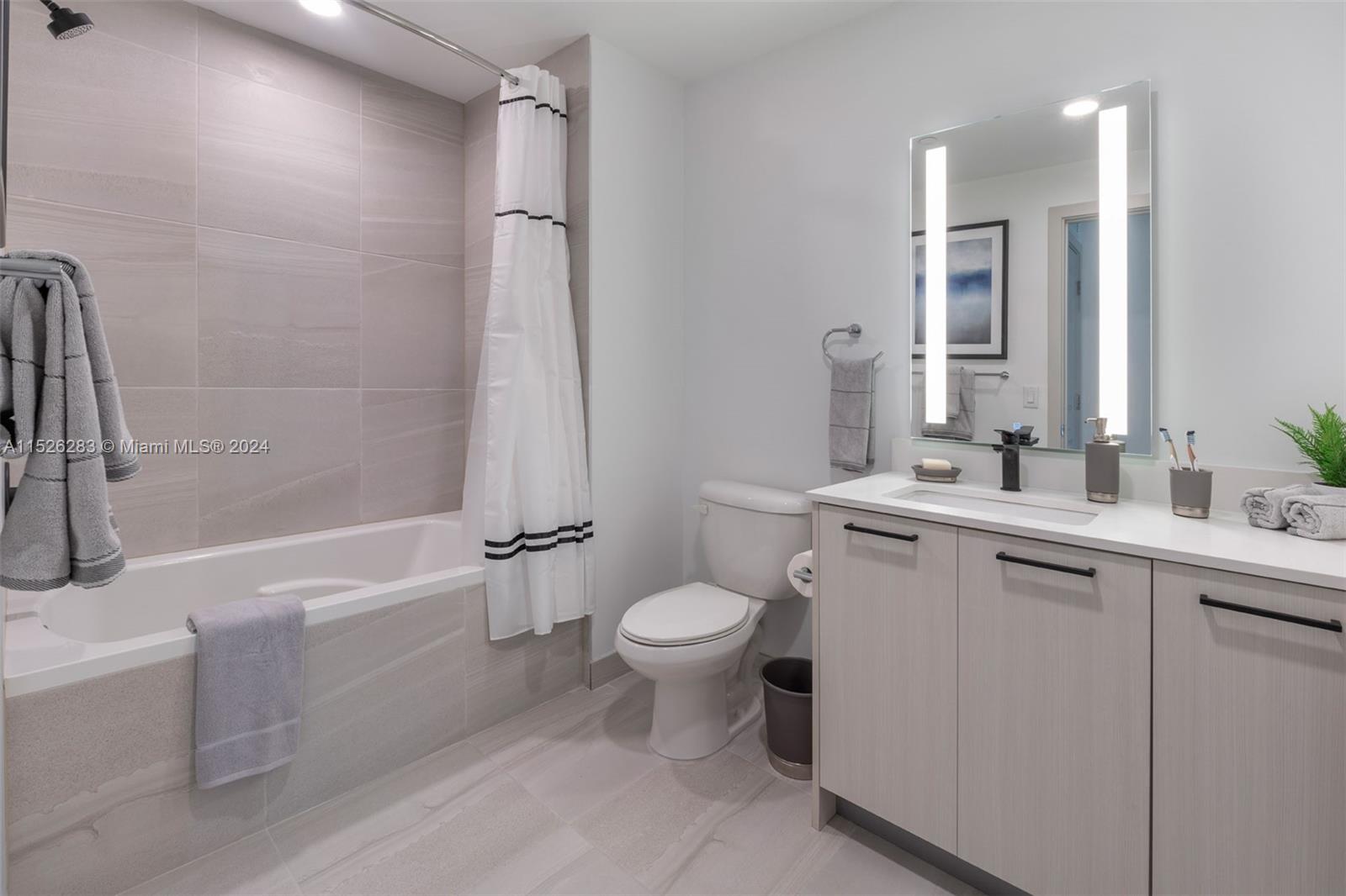 221 SW 12th St 1-0218, Miami, Florida 33130, 2 Bedrooms Bedrooms, ,2 BathroomsBathrooms,Residentiallease,For Rent,221 SW 12th St 1-0218,A11526283