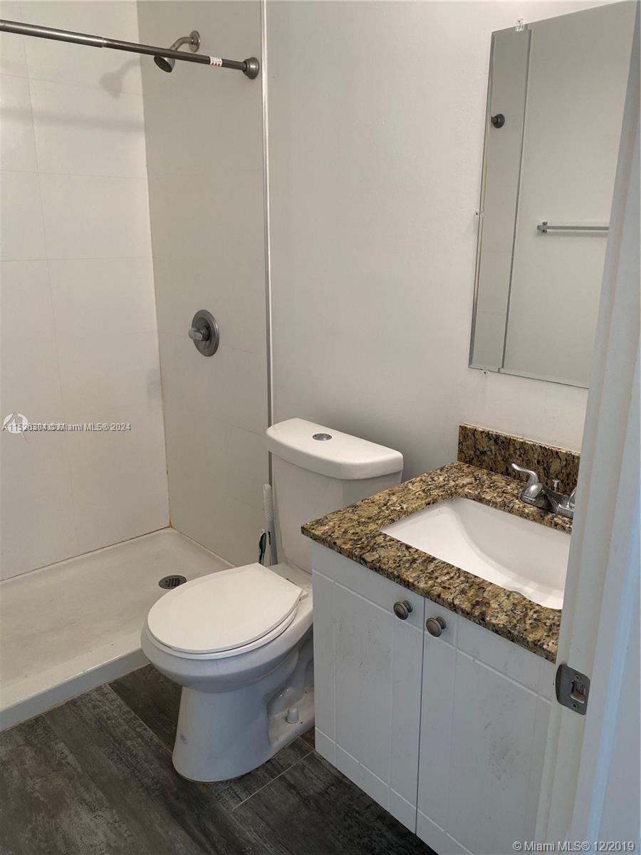 2500 NE 192nd St 6, Miami, Florida 33180, 1 Bedroom Bedrooms, ,1 BathroomBathrooms,Residentiallease,For Rent,2500 NE 192nd St 6,A11526304
