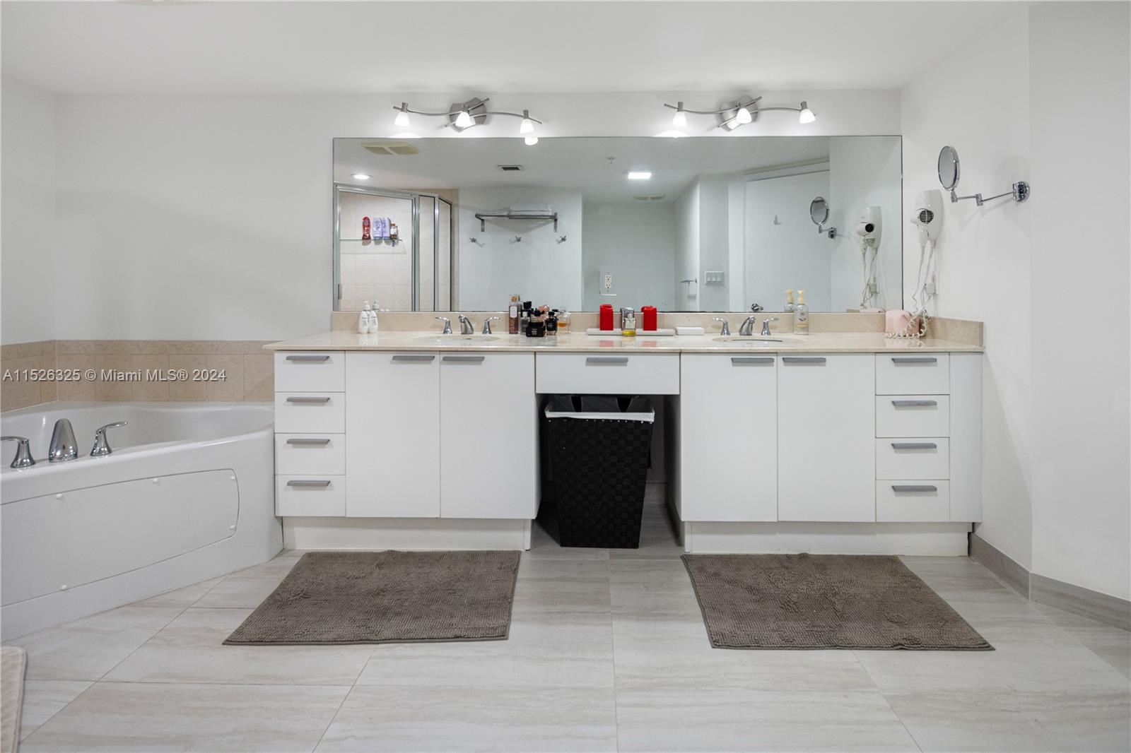 16699 Collins Ave 1604, Sunny Isles Beach, Florida 33160, 3 Bedrooms Bedrooms, ,2 BathroomsBathrooms,Residentiallease,For Rent,16699 Collins Ave 1604,A11526325