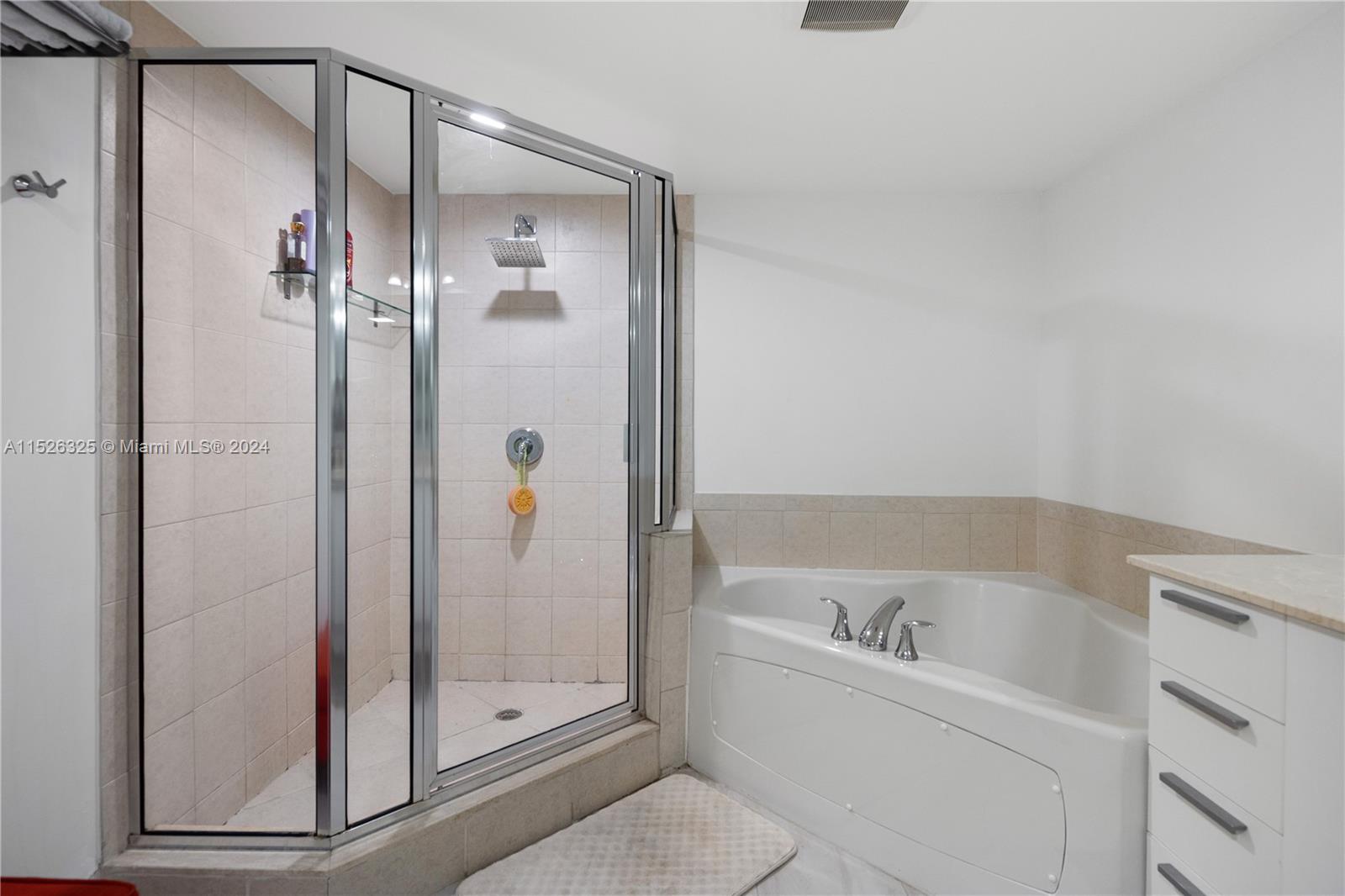 16699 Collins Ave 1604, Sunny Isles Beach, Florida 33160, 3 Bedrooms Bedrooms, ,2 BathroomsBathrooms,Residentiallease,For Rent,16699 Collins Ave 1604,A11526325