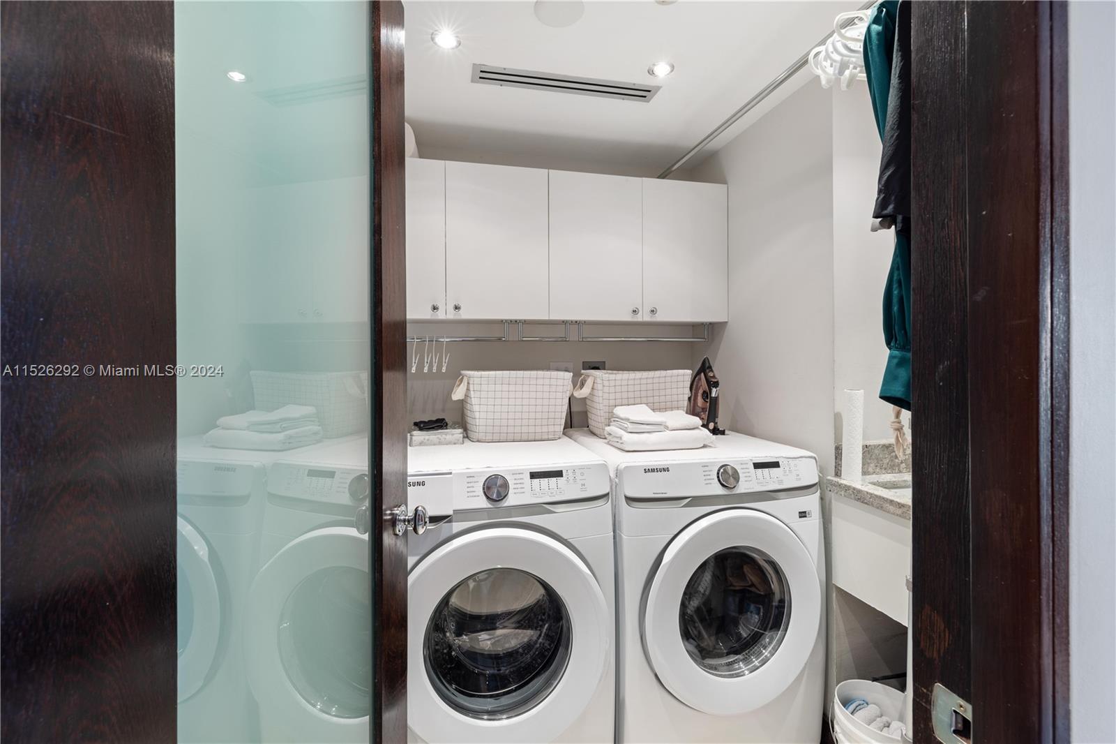 1000 Pointe Dr, Miami Beach, FL, 33139 United States, 3 Bedrooms Bedrooms, ,3 BathroomsBathrooms,Residential,For Sale,Pointe Dr,A11526292