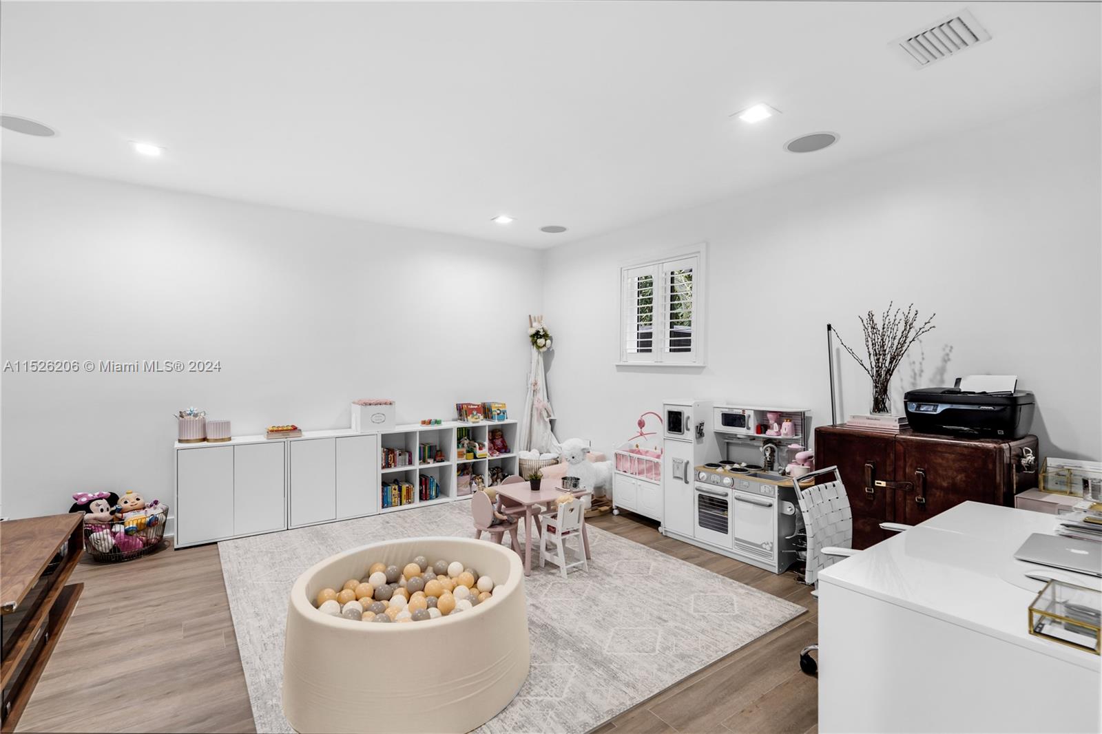 3591 Prospect Dr, Coral Gables, FL, 33133 United States, 3 Bedrooms Bedrooms, ,3 BathroomsBathrooms,Residential,For Sale,Prospect Dr,A11526206