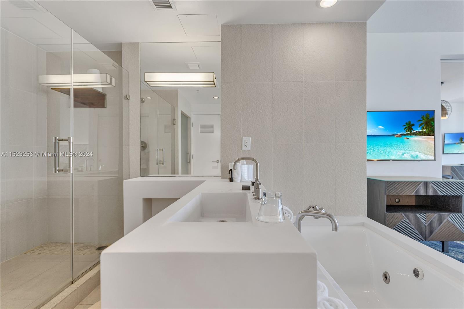 3101 Bayshore Dr, Fort Lauderdale, FL, 33304 United States, 2 Bedrooms Bedrooms, ,2 BathroomsBathrooms,Residential,For Sale,Bayshore Dr,A11523253