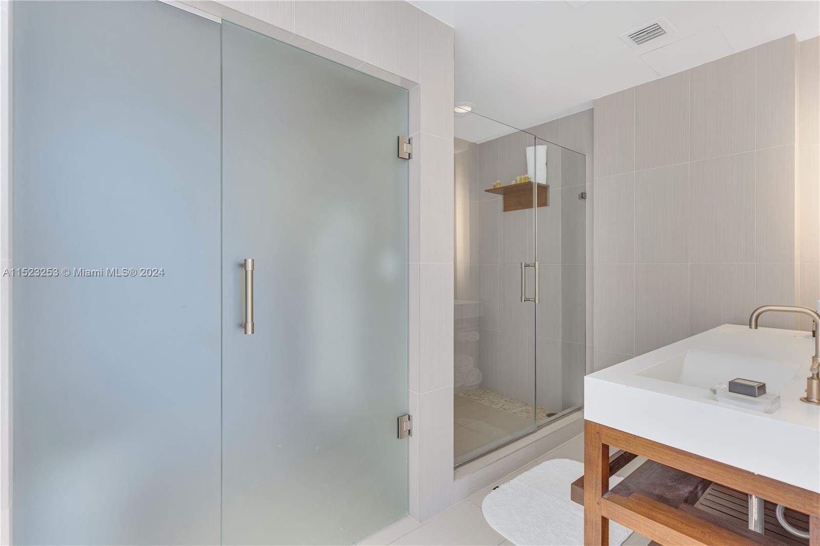 3101 Bayshore Dr, Fort Lauderdale, FL, 33304 United States, 2 Bedrooms Bedrooms, ,2 BathroomsBathrooms,Residential,For Sale,Bayshore Dr,A11523253