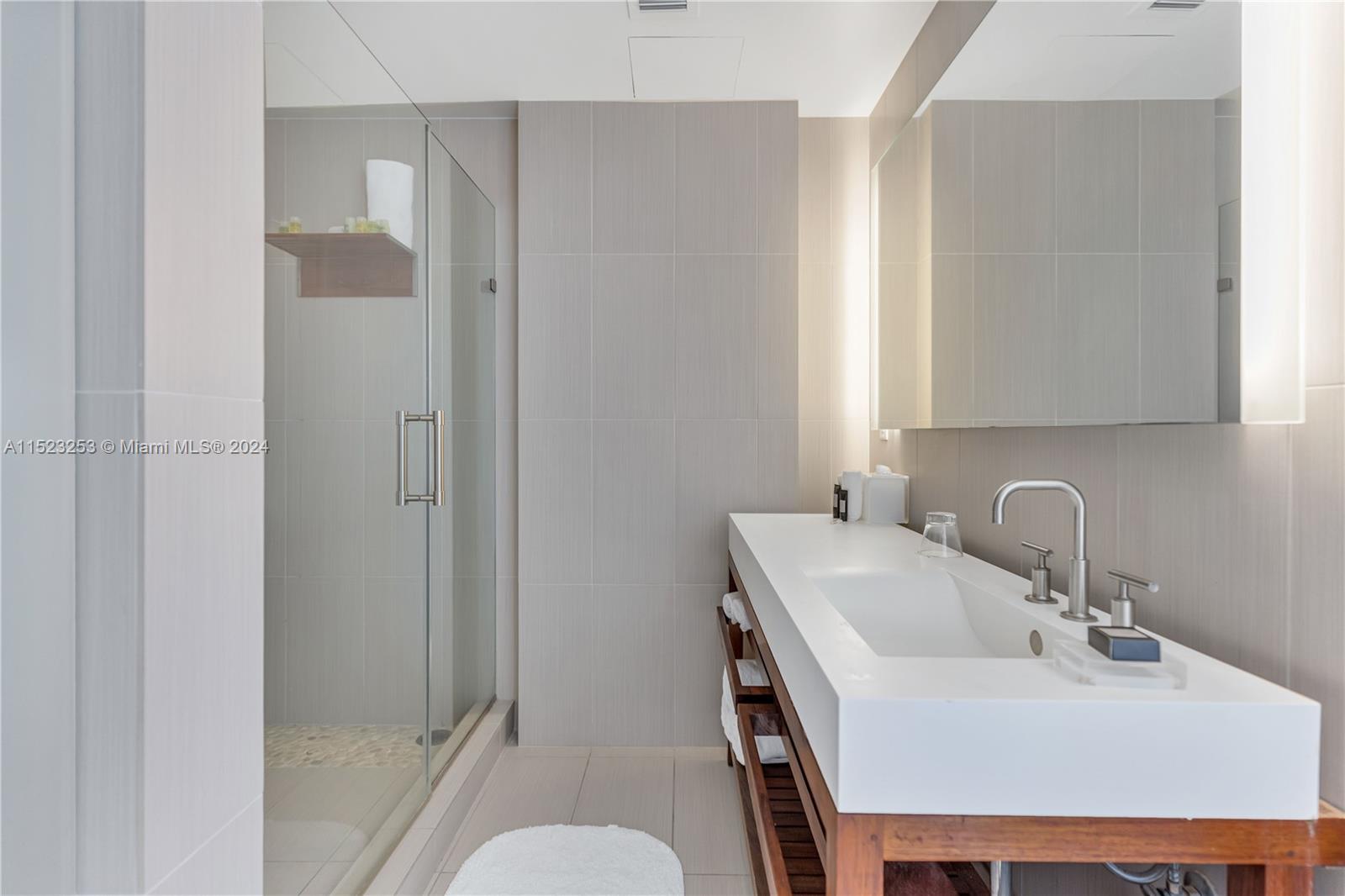 3101 Bayshore Dr, Fort Lauderdale, FL, 33304 United States, 2 Bedrooms Bedrooms, ,2 BathroomsBathrooms,Residential,For Sale,Bayshore Dr,A11523253