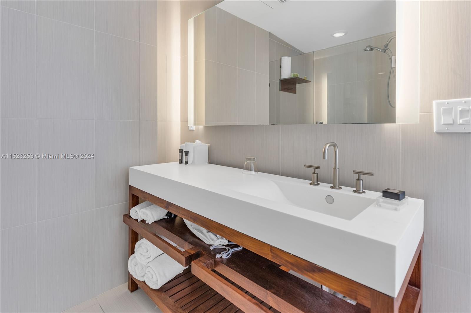 3101 Bayshore Dr, Fort Lauderdale, FL, 33304 United States, 2 Bedrooms Bedrooms, ,2 BathroomsBathrooms,Residential,For Sale,Bayshore Dr,A11523253