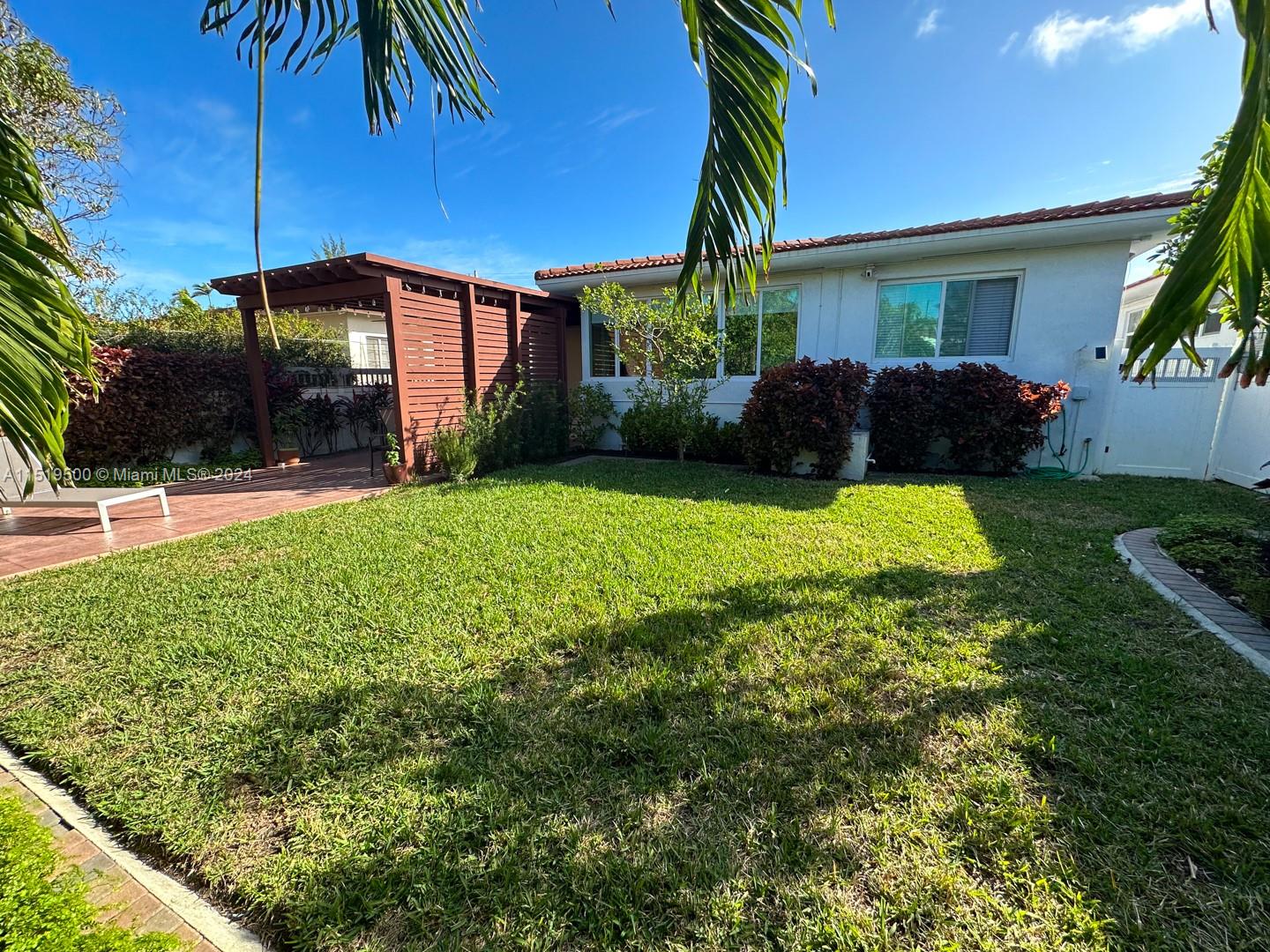 9008 Byron Ave, Surfside, Florida 33154, 3 Bedrooms Bedrooms, ,2 BathroomsBathrooms,Residential,For Sale,9008 Byron Ave,A11519500