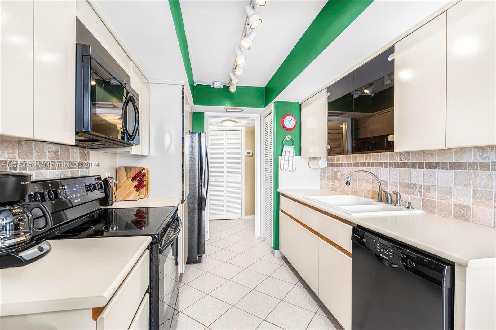 300 Three Islands Blvd 819, Hallandale Beach, Florida 33009, 2 Bedrooms Bedrooms, ,2 BathroomsBathrooms,Residential,For Sale,300 Three Islands Blvd 819,A11523053