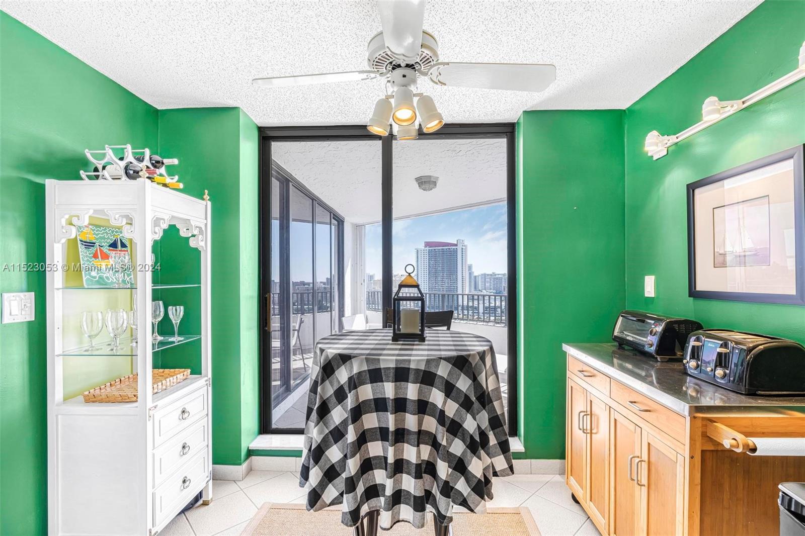 Main Bedroom with South exposure