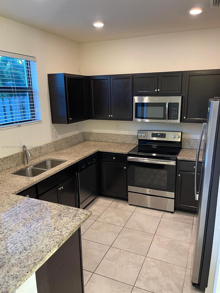 125 SE 34th Ter 125, Homestead, Florida 33033, 3 Bedrooms Bedrooms, ,2 BathroomsBathrooms,Residentiallease,For Rent,125 SE 34th Ter 125,A11526233