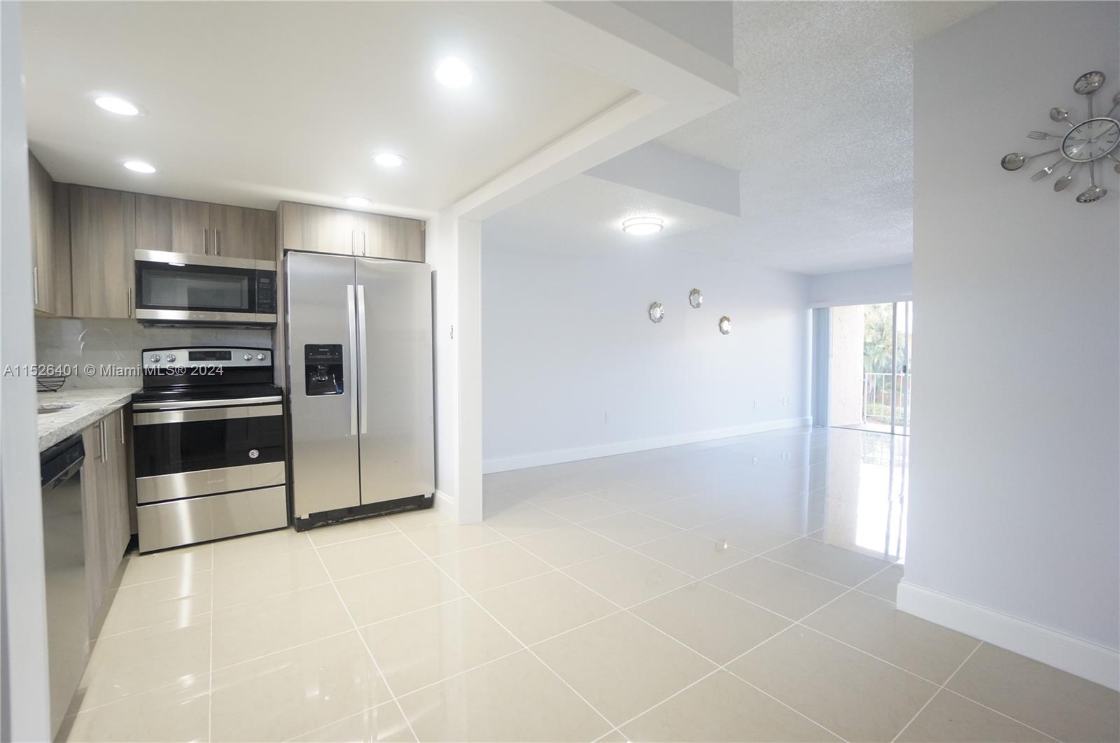 9369 Fontainebleau Blvd J223, Miami, Florida 33172, 2 Bedrooms Bedrooms, ,2 BathroomsBathrooms,Residential,For Sale,9369 Fontainebleau Blvd J223,A11526401