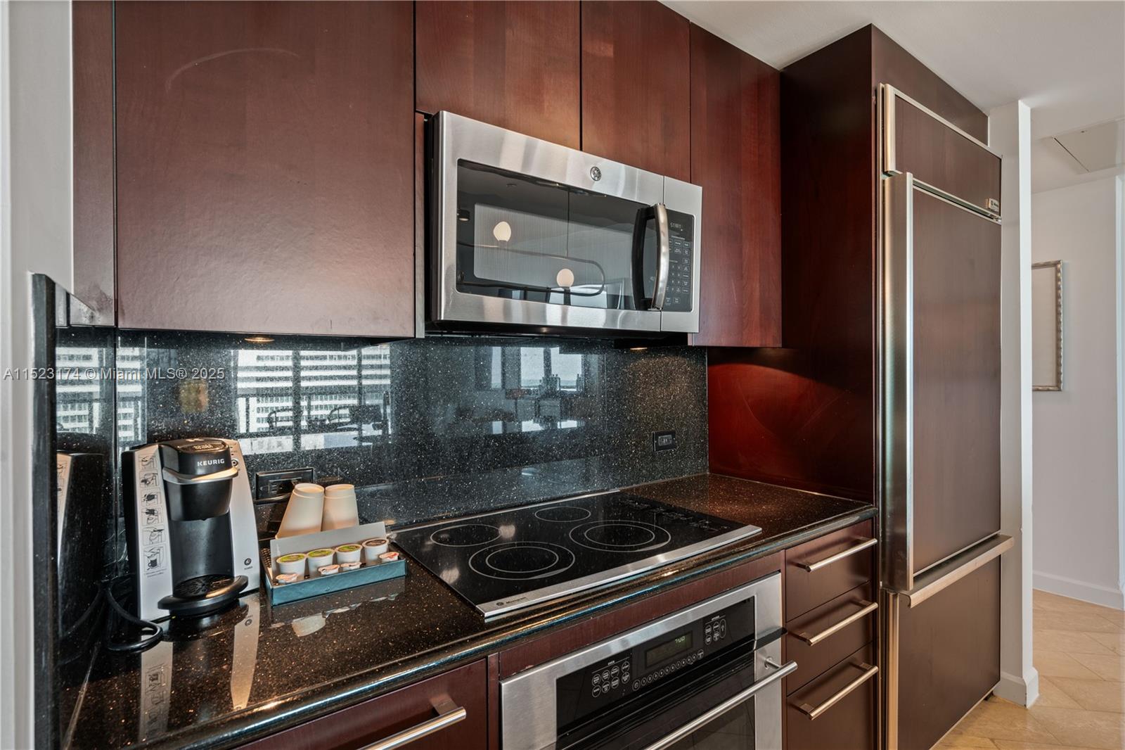 4391 COLLINS AV 1007, Miami Beach, Florida 33140, 1 Bedroom Bedrooms, ,1 BathroomBathrooms,Residential,For Sale,4391 COLLINS AV 1007,A11523174