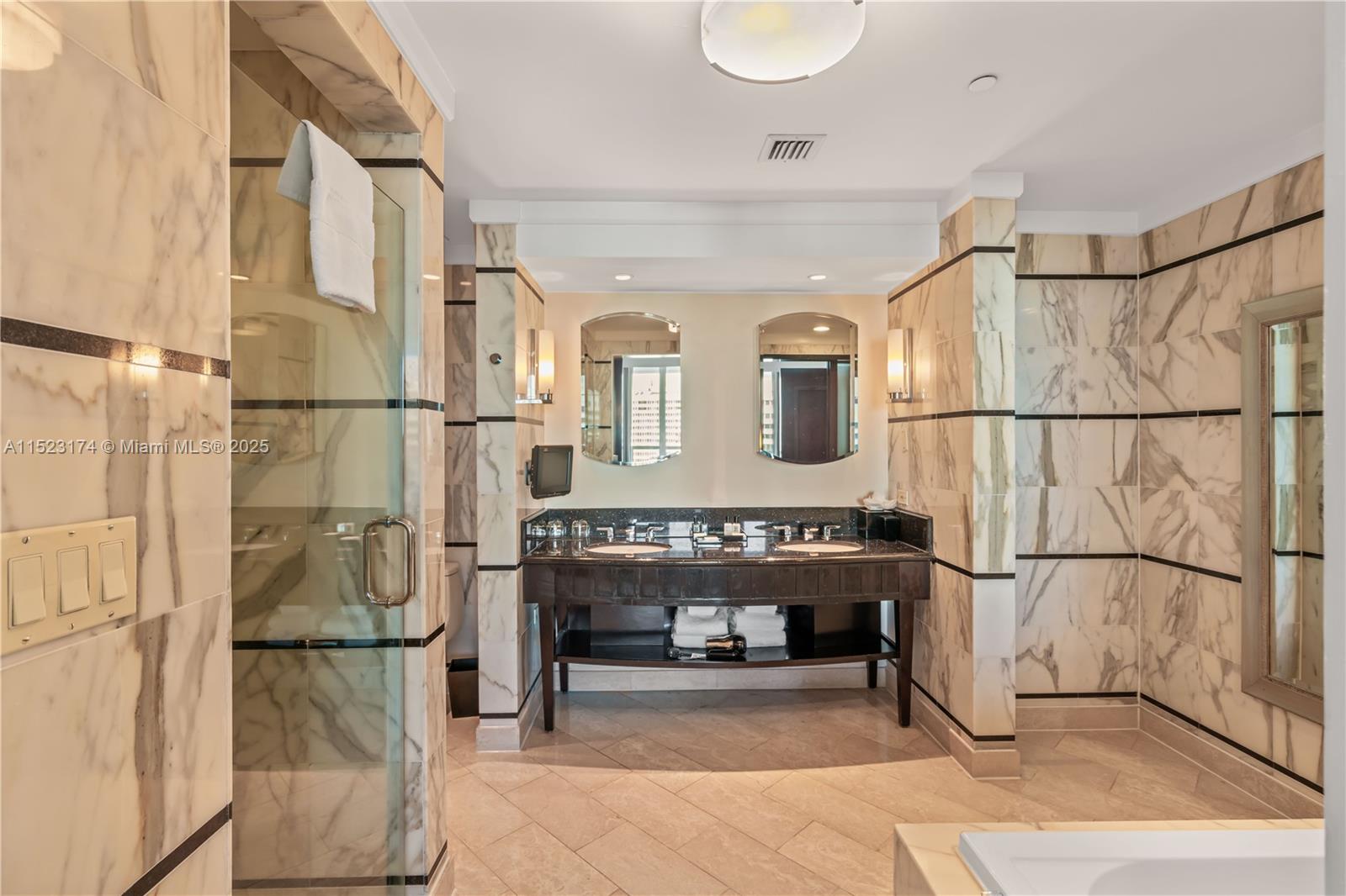 4391 COLLINS AV 1007, Miami Beach, Florida 33140, 1 Bedroom Bedrooms, ,1 BathroomBathrooms,Residential,For Sale,4391 COLLINS AV 1007,A11523174