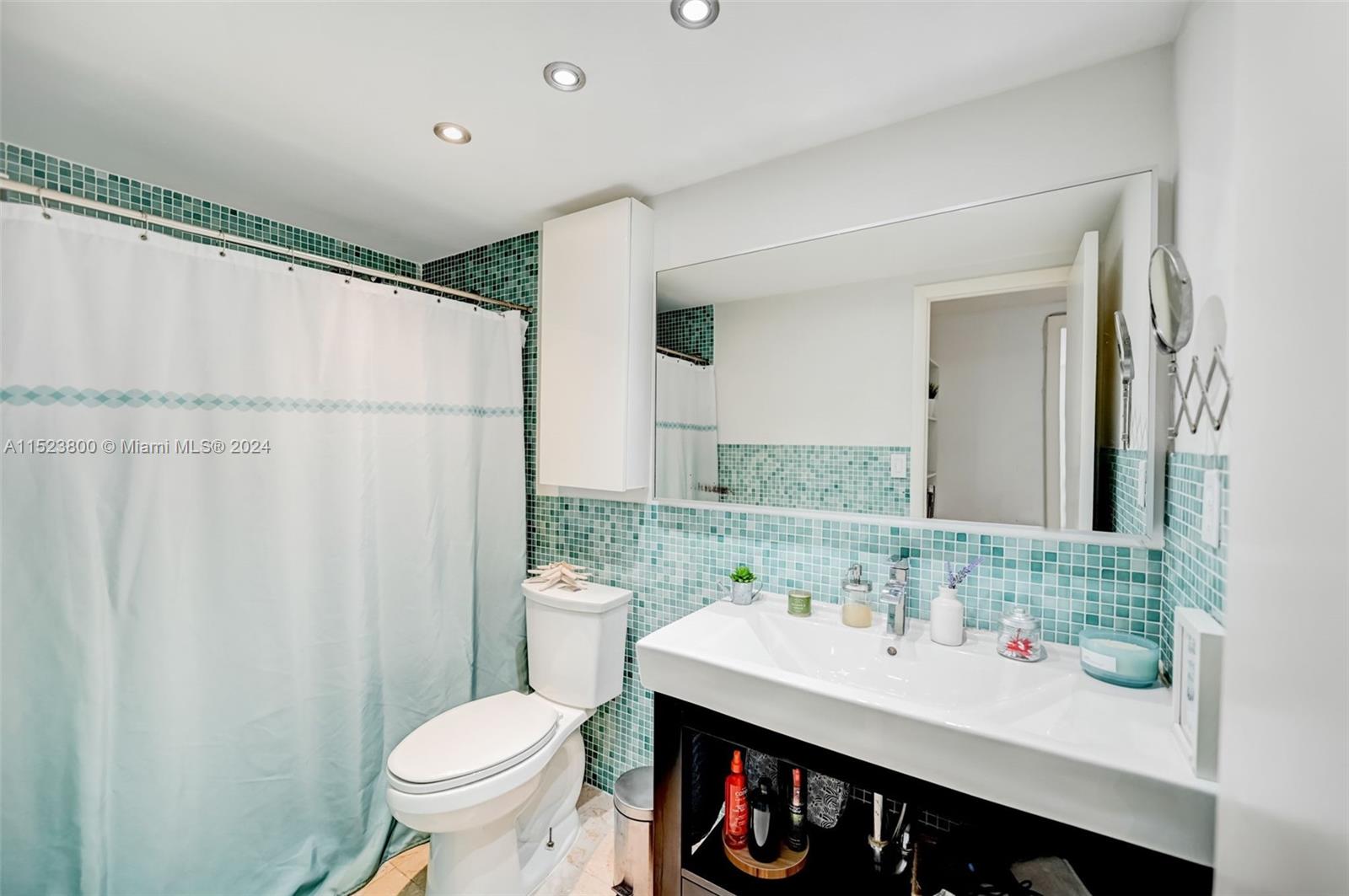 1455 N Treasure Dr PH-F, North Bay Village, Florida 33141, 1 Bedroom Bedrooms, ,1 BathroomBathrooms,Residential,For Sale,1455 N Treasure Dr PH-F,A11523800